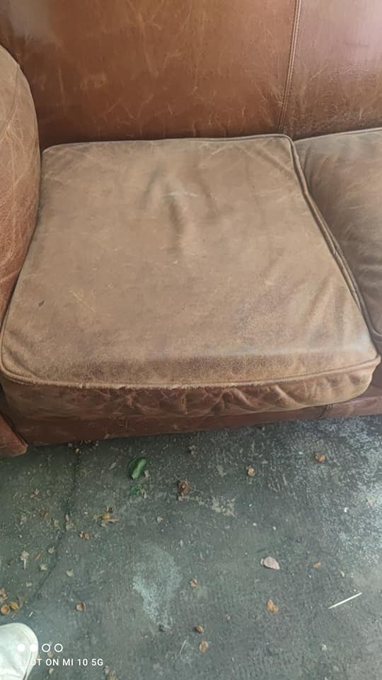 Club sofa 2 places in leather beautiful patina around 1980