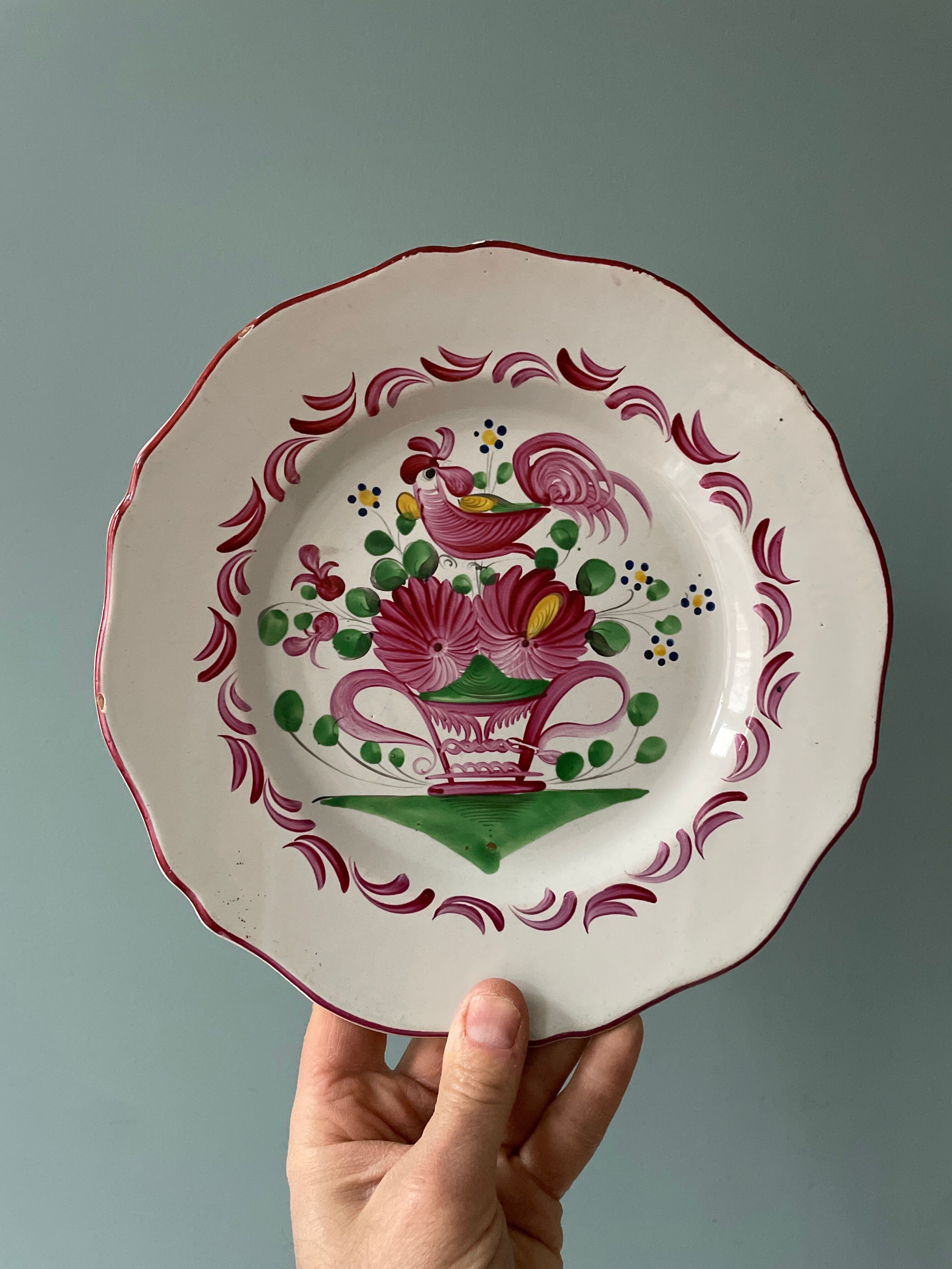 Set of 2 plates XIXth Les Islettes, rooster decoration and flowery basket