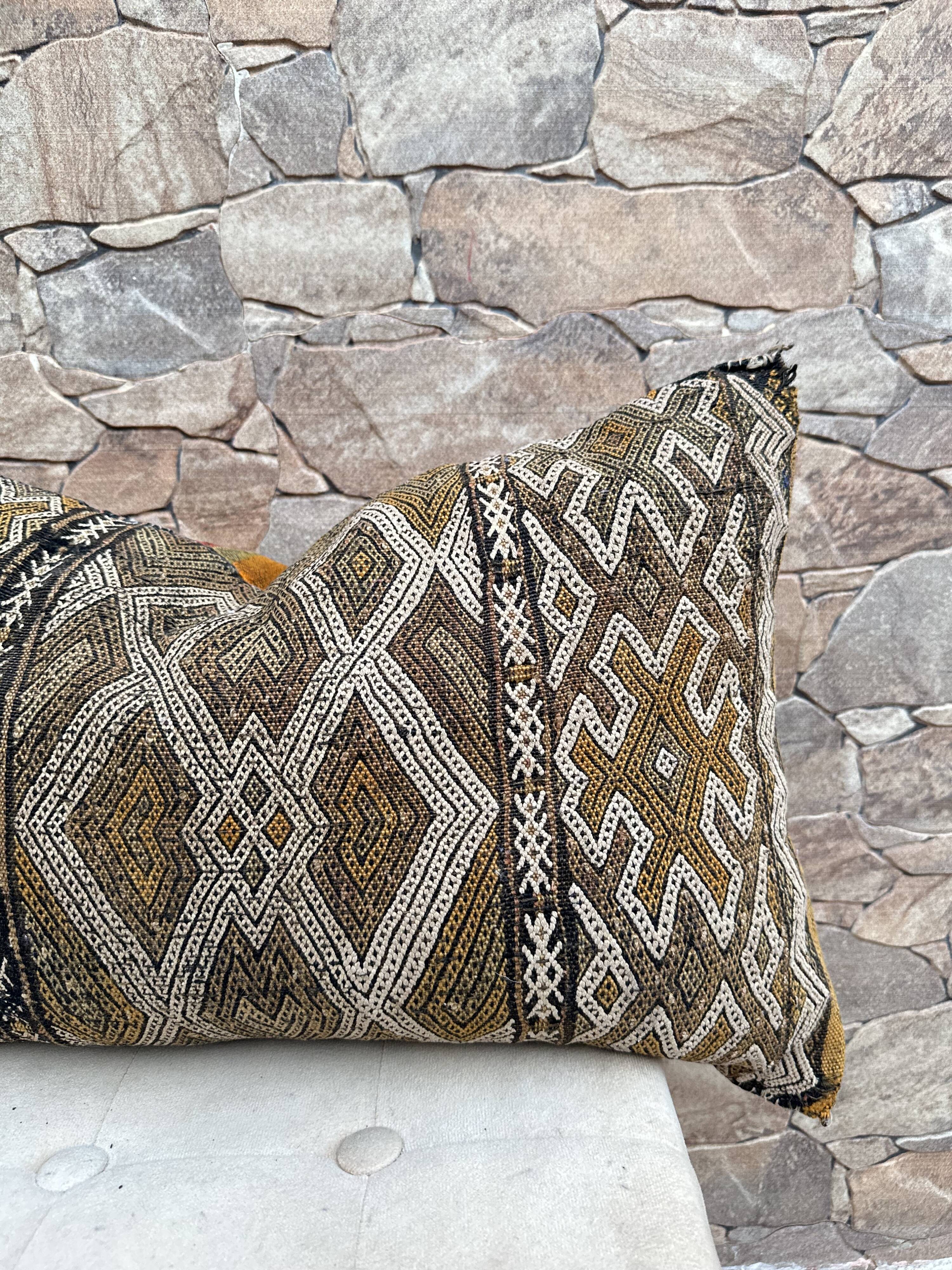 Vintage Berber cushion cover: Moroccan wool cushion, Boujad pattern