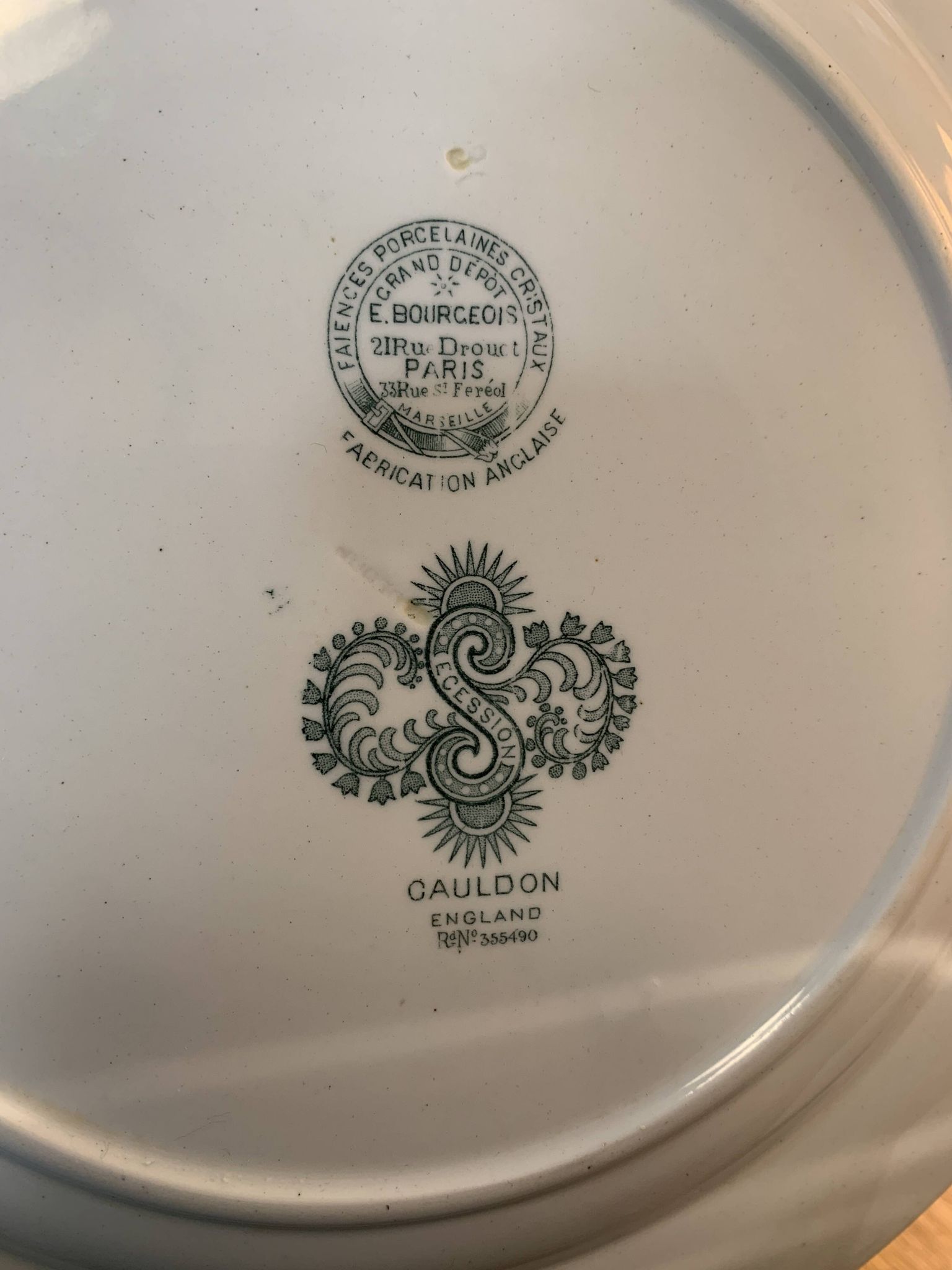 Paire d'assiettes terre de fer