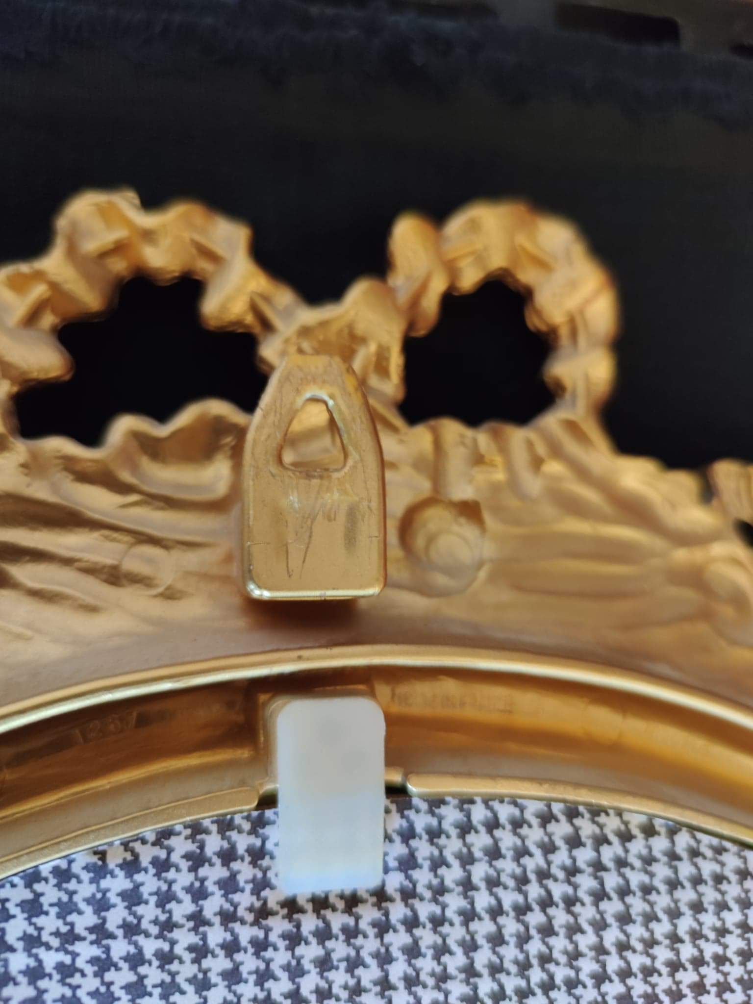 Louis XVI mirror in gold resin decorated with knots 44x62cm