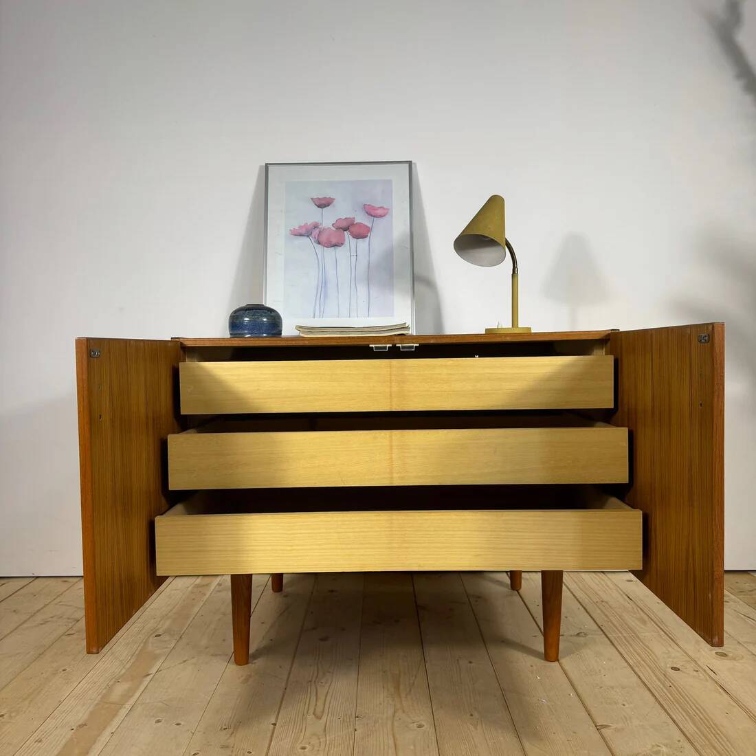 Buffet en teck de style mid-century avec tiroirs intérieurs