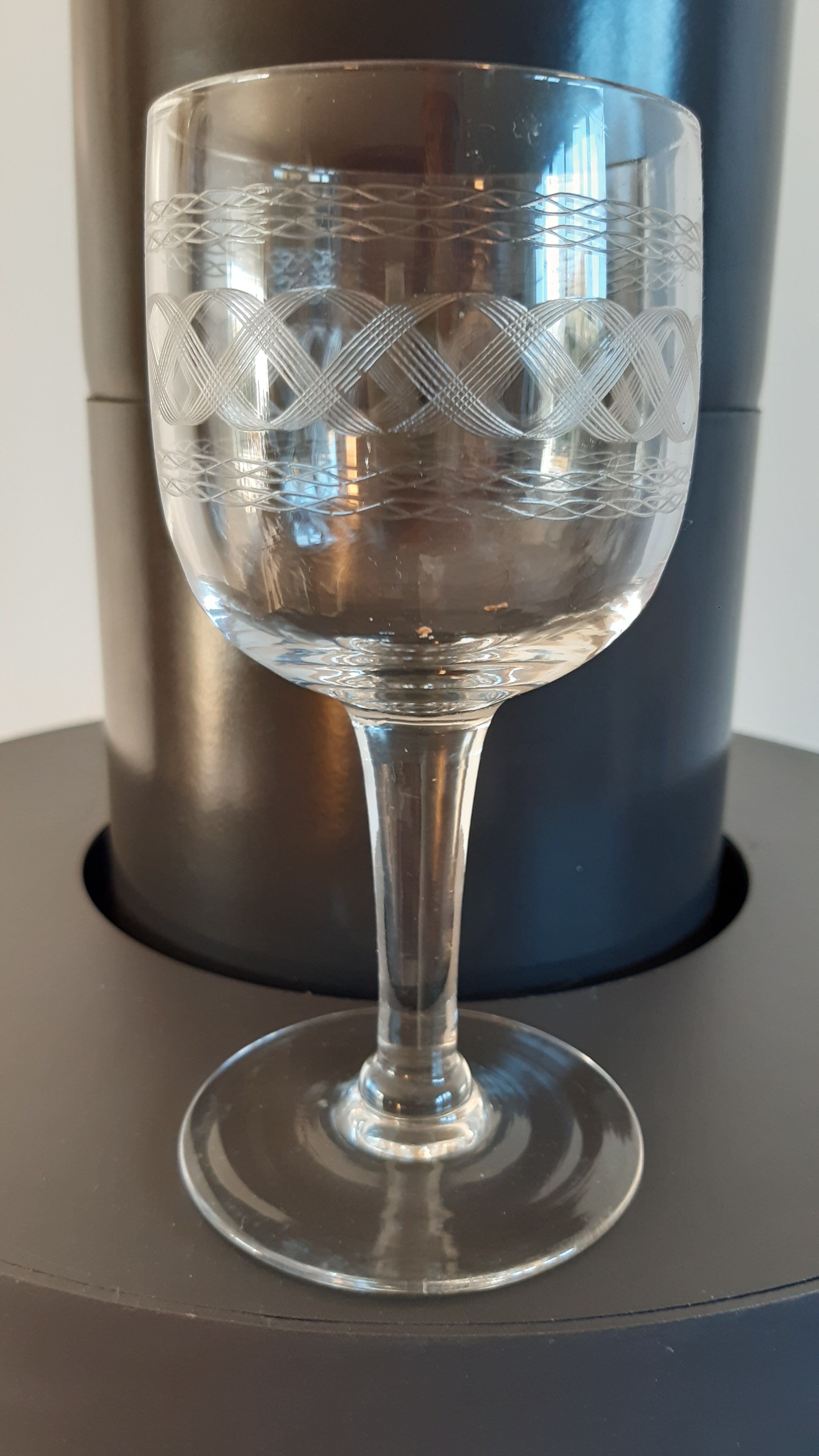 Set of 9 crystal wine glasses engraved early twentieth century