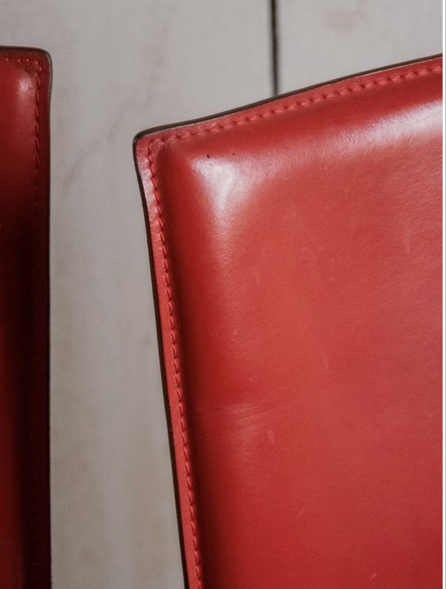 Paire de chaises en cuir