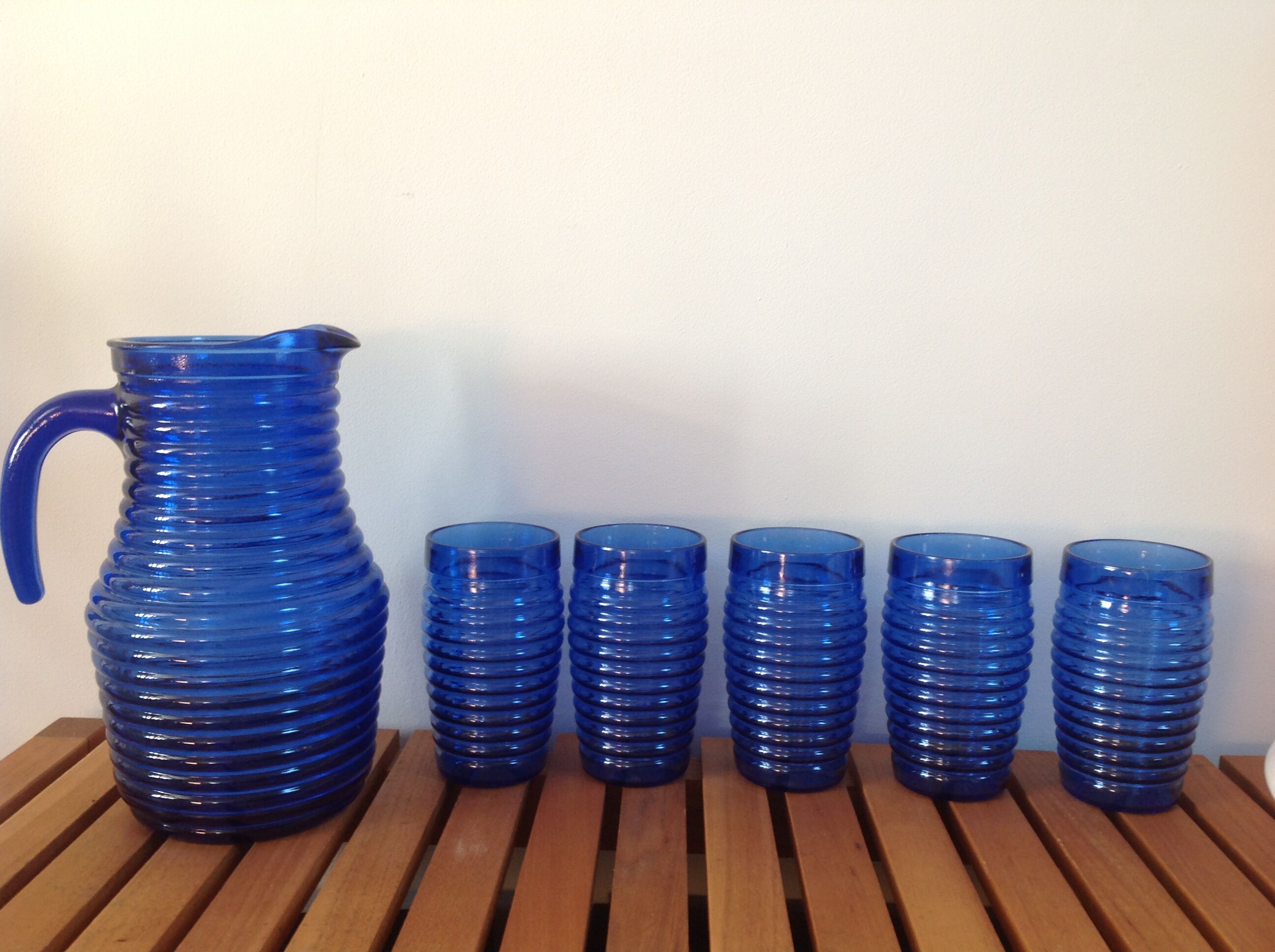 Service 1 pitcher or decanter and 5 midnight blue glasses