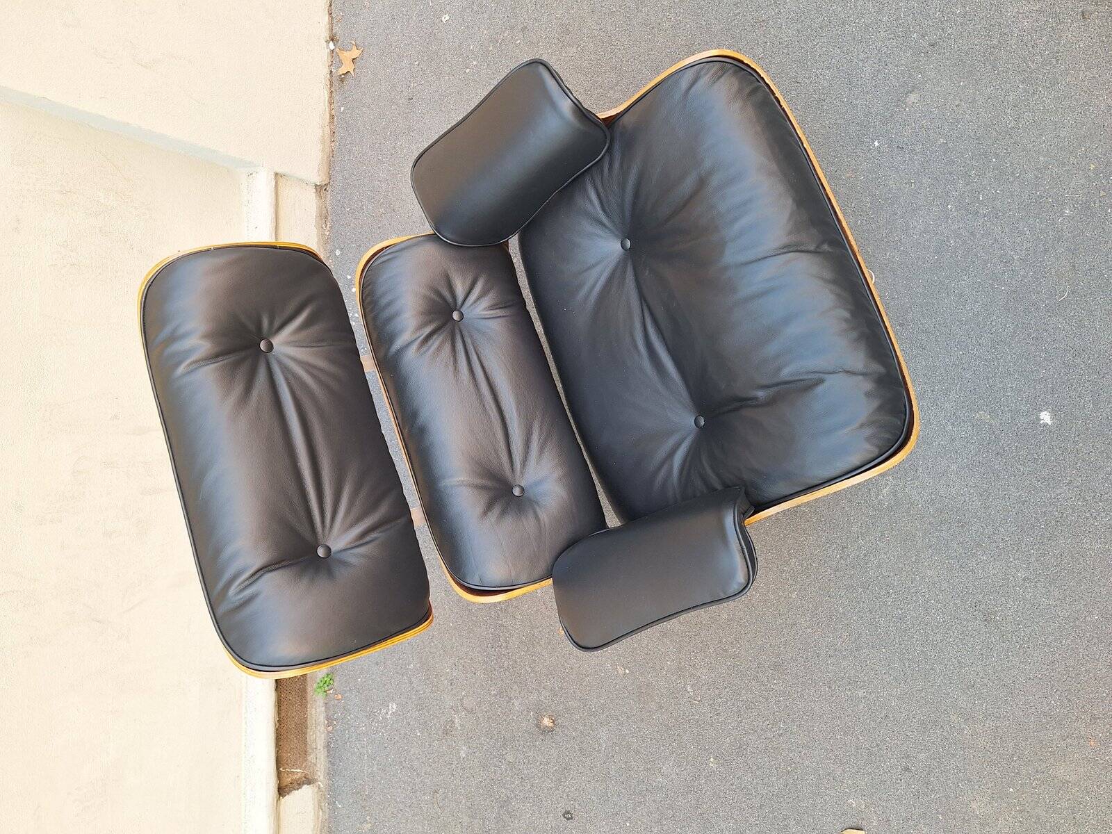 Vintage Lounge Chair in Black Leather by Charles Eames and Ray Eames for Herman Miller, 1960s