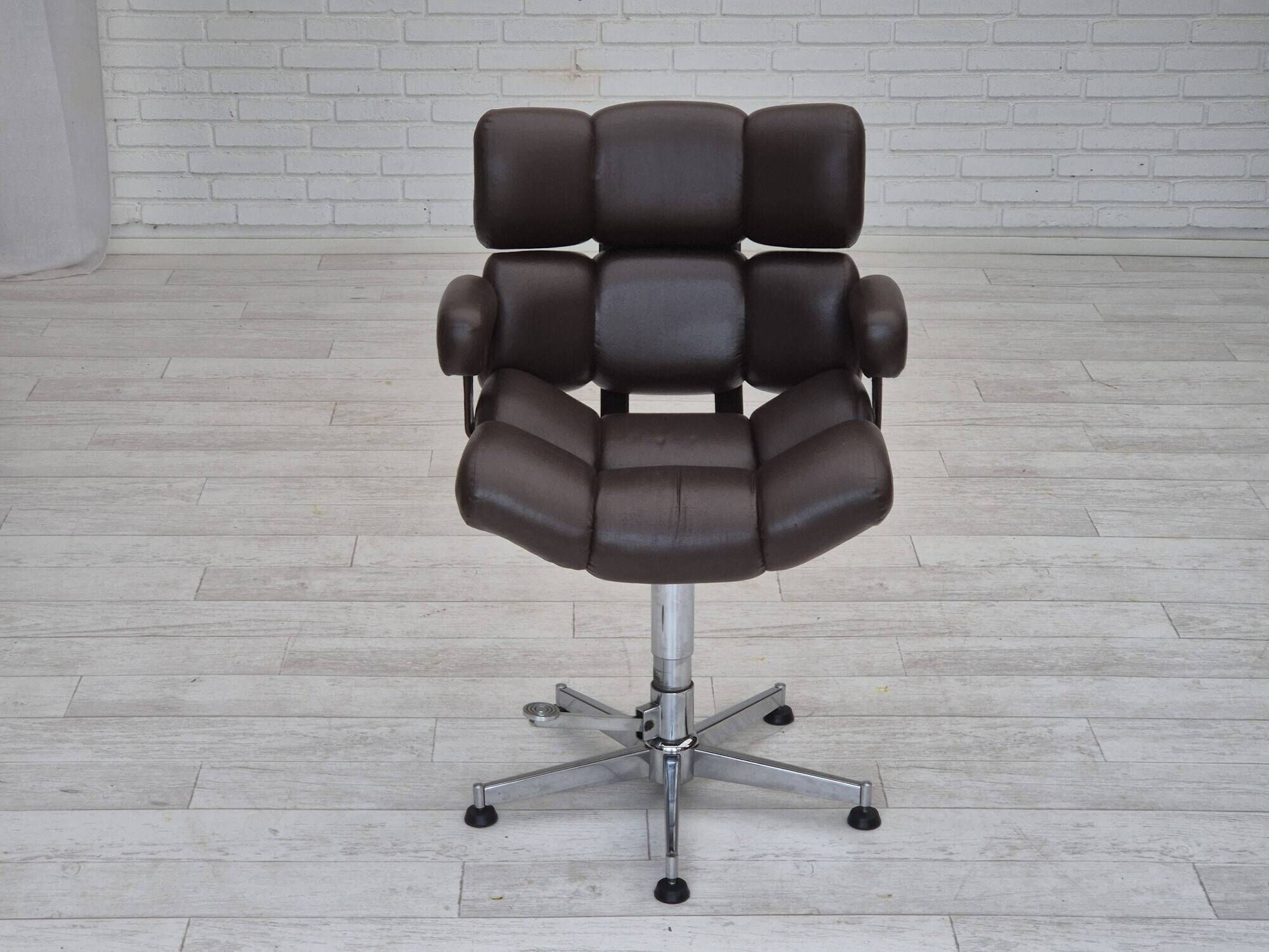 1970s, Scandinavian swivel chair, original condition, artificial leather, chrome steel.