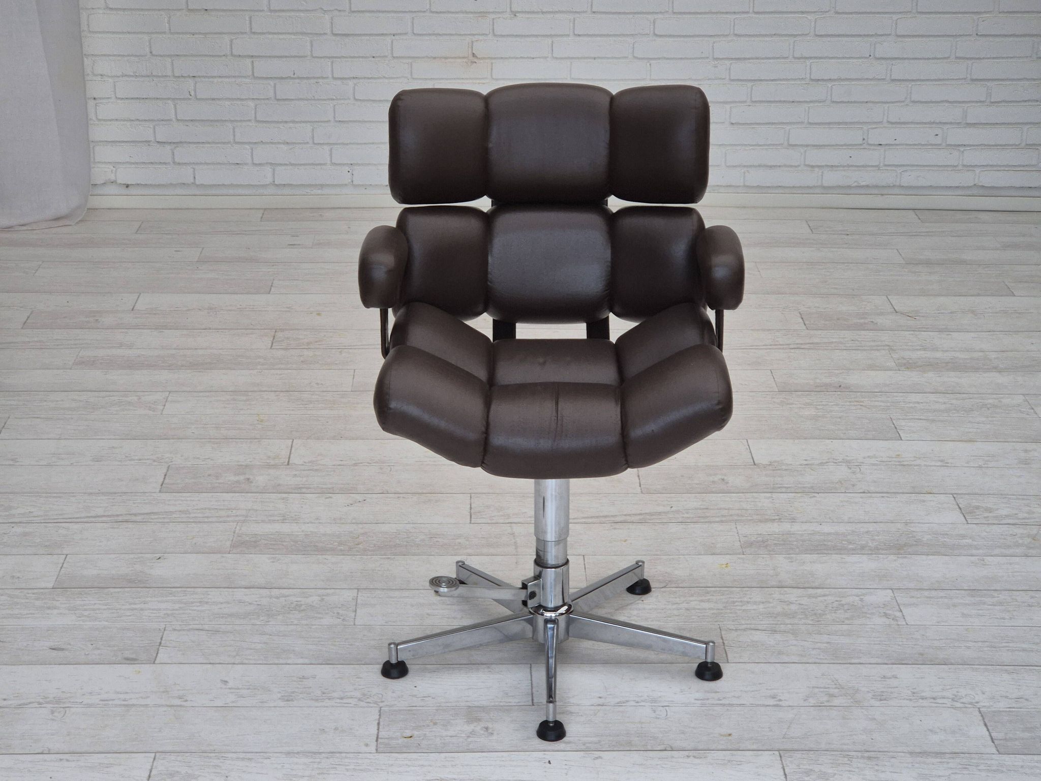 1970s, Scandinavian swivel chair, original condition, artificial leather, chrome steel.