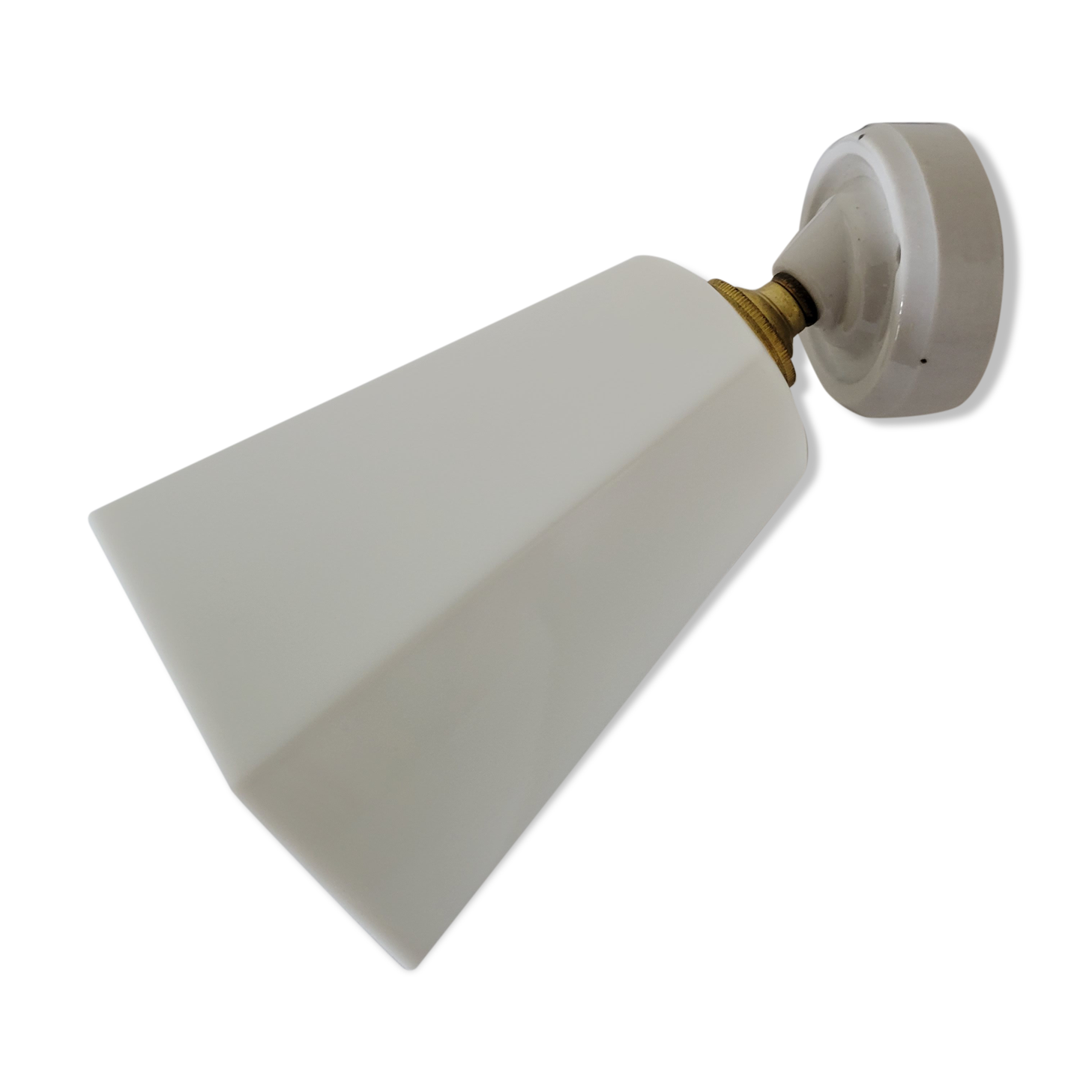 Art Deco wall lamp in opaline and porcelain