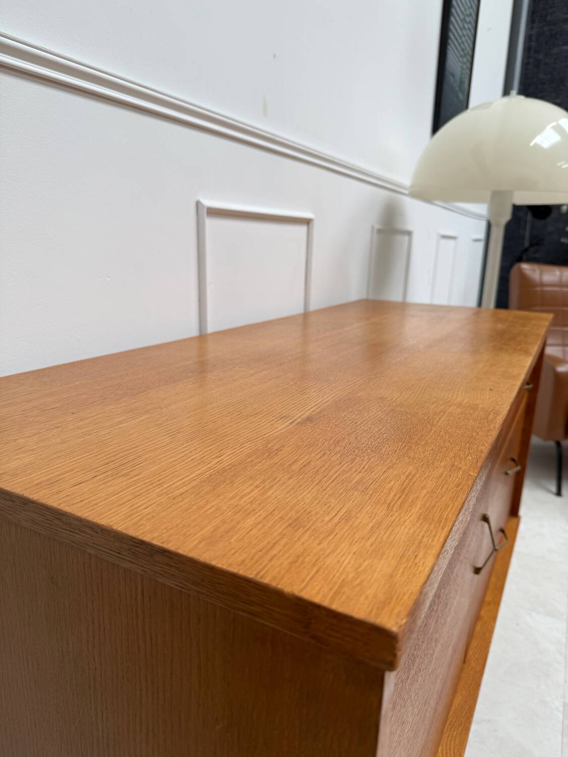 Sideboard with compass feet