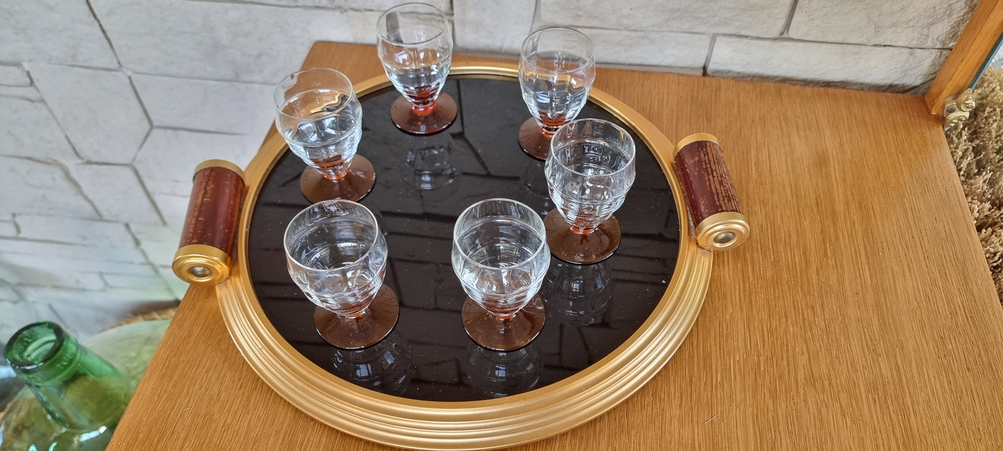 Amber glasses with its top