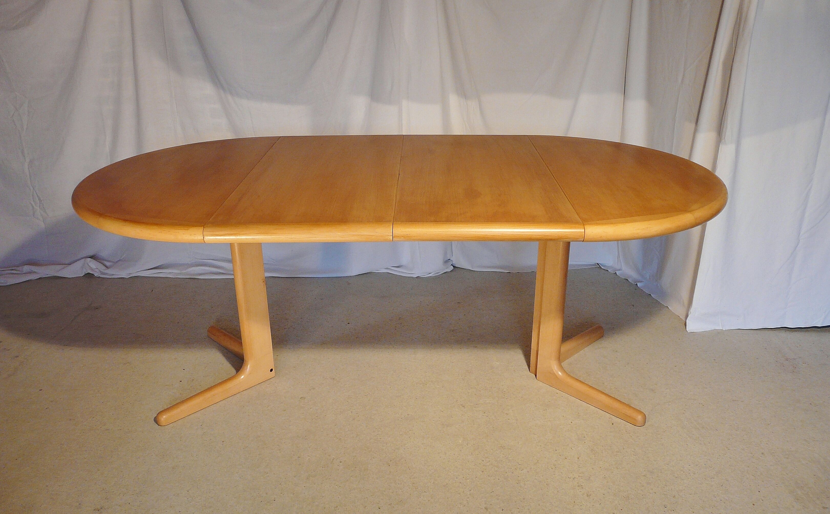 Expandable round table in Scandinavian blond teak Laurits M Larsen