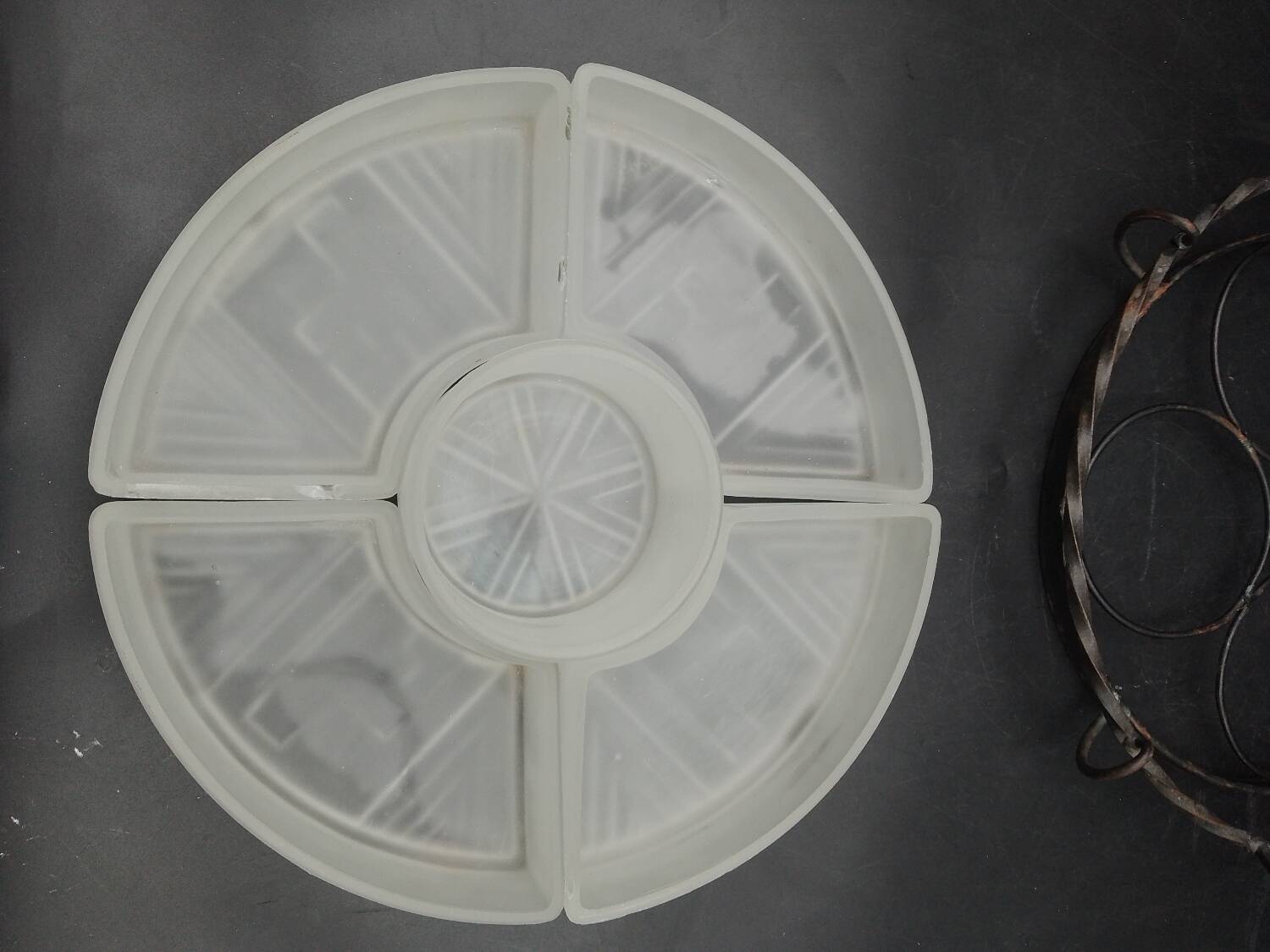 Art Deco wrought iron and frosted glass servant with vine leaves circa 1930