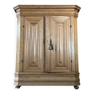 Large Frankfurt Wave Cabinet, Pine Wood, 18th Century