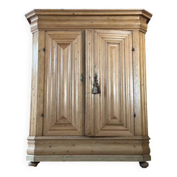 Large Frankfurt Wave Cabinet, Pine Wood, 18th Century