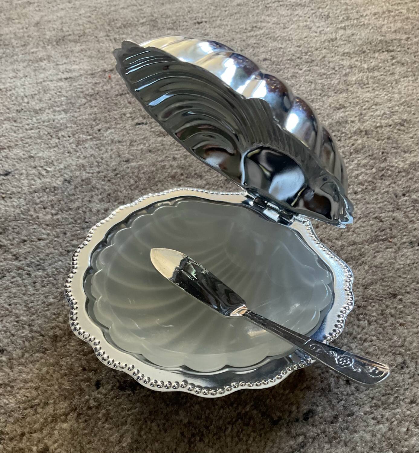 Vintage shell butter dish in metal and opaline glass