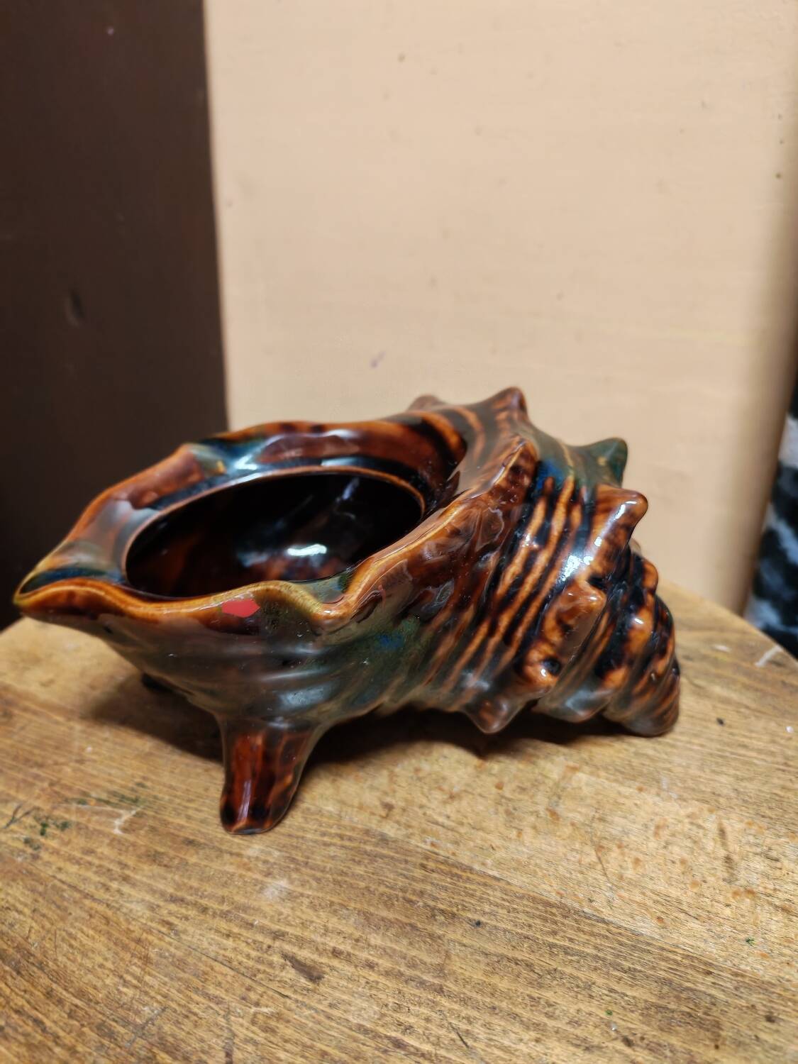 The shell-shaped trinket dish in Vallauris style.