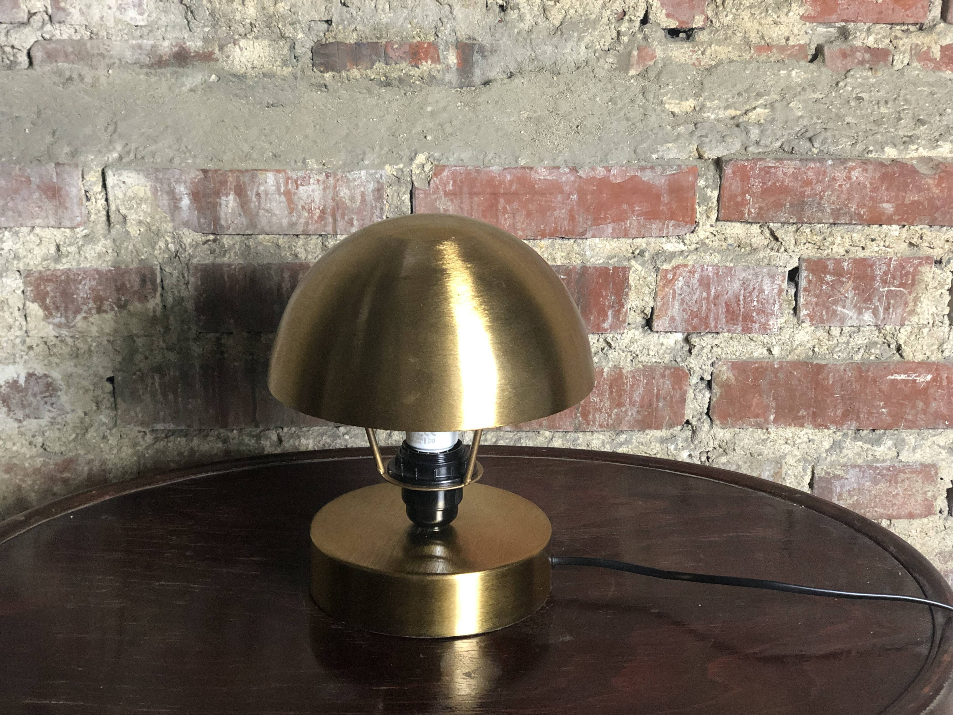 Art Deco-style mushroom lamp in gilded brass