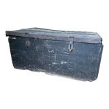 Black trunk stopover