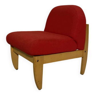Vintage armchairs in red fabric and light wood.