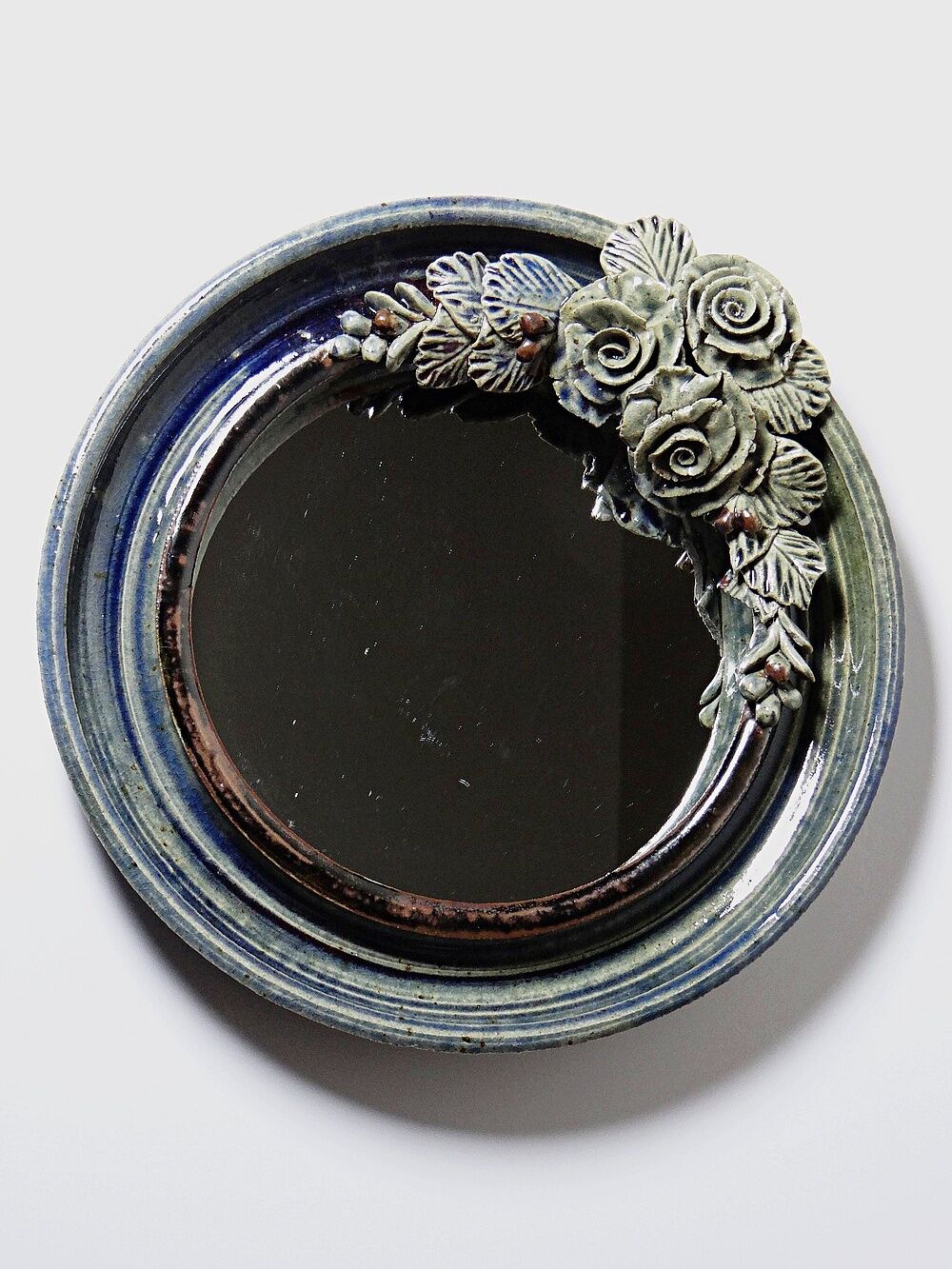 Round wall mirror in blue stoneware La Borne Catido floral decoration 1960 - Accidents