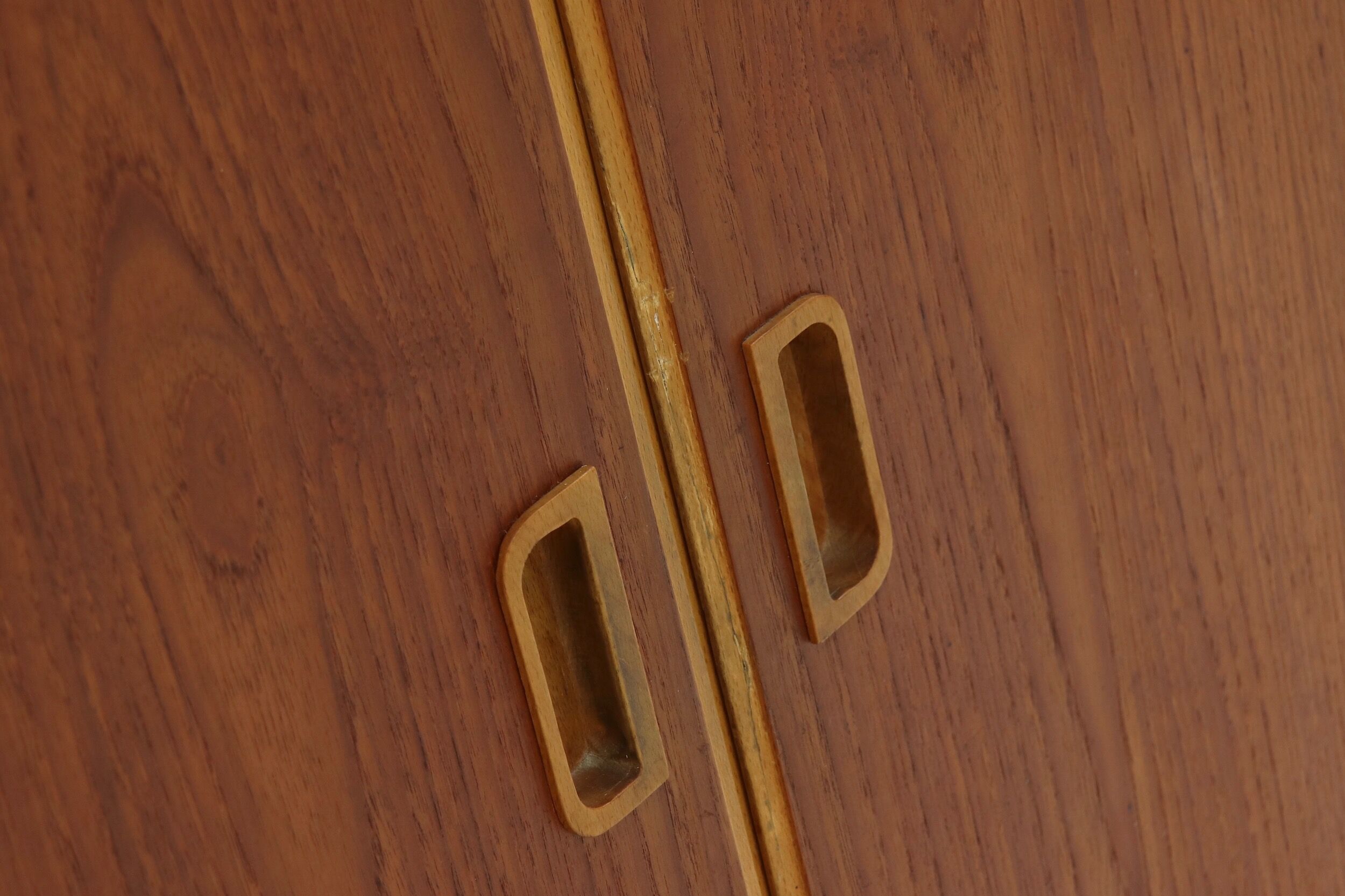 Armoire scandinave bicolore en teck et bouleau avec tiroirs des années 1960