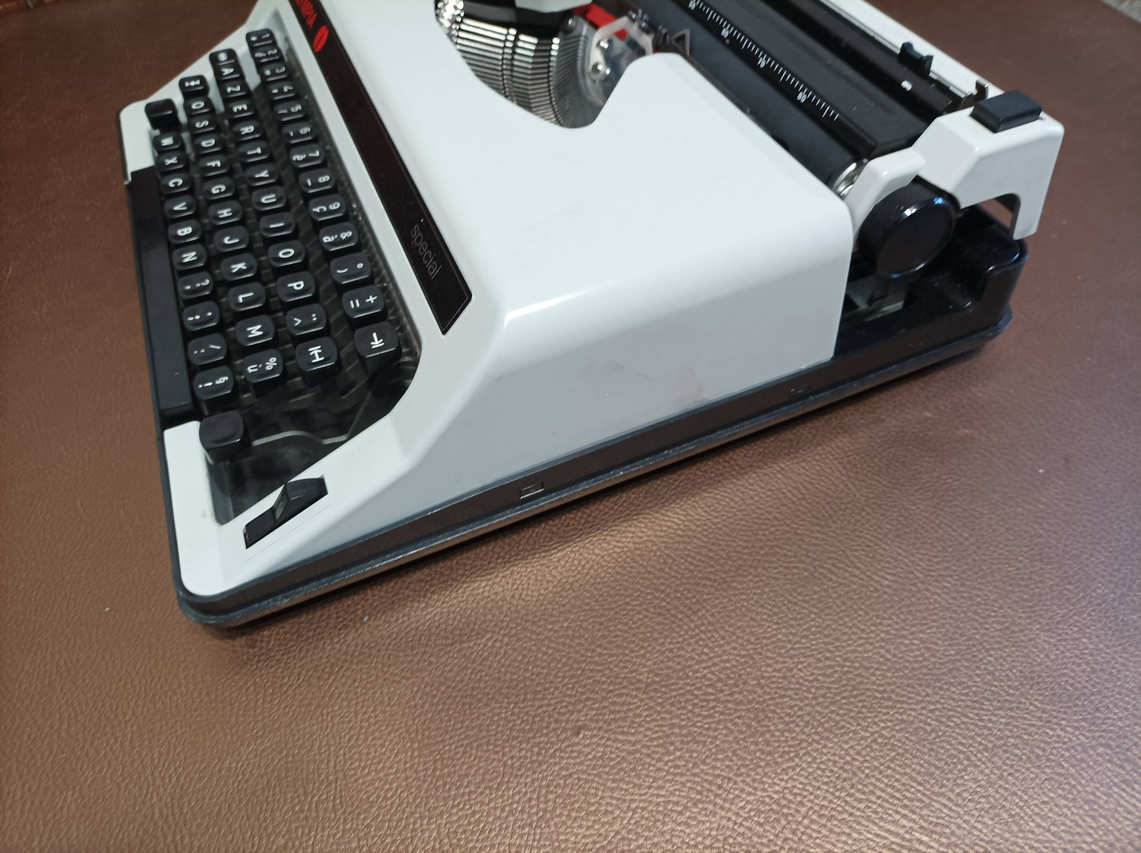 New Olympia Splendid typewriter