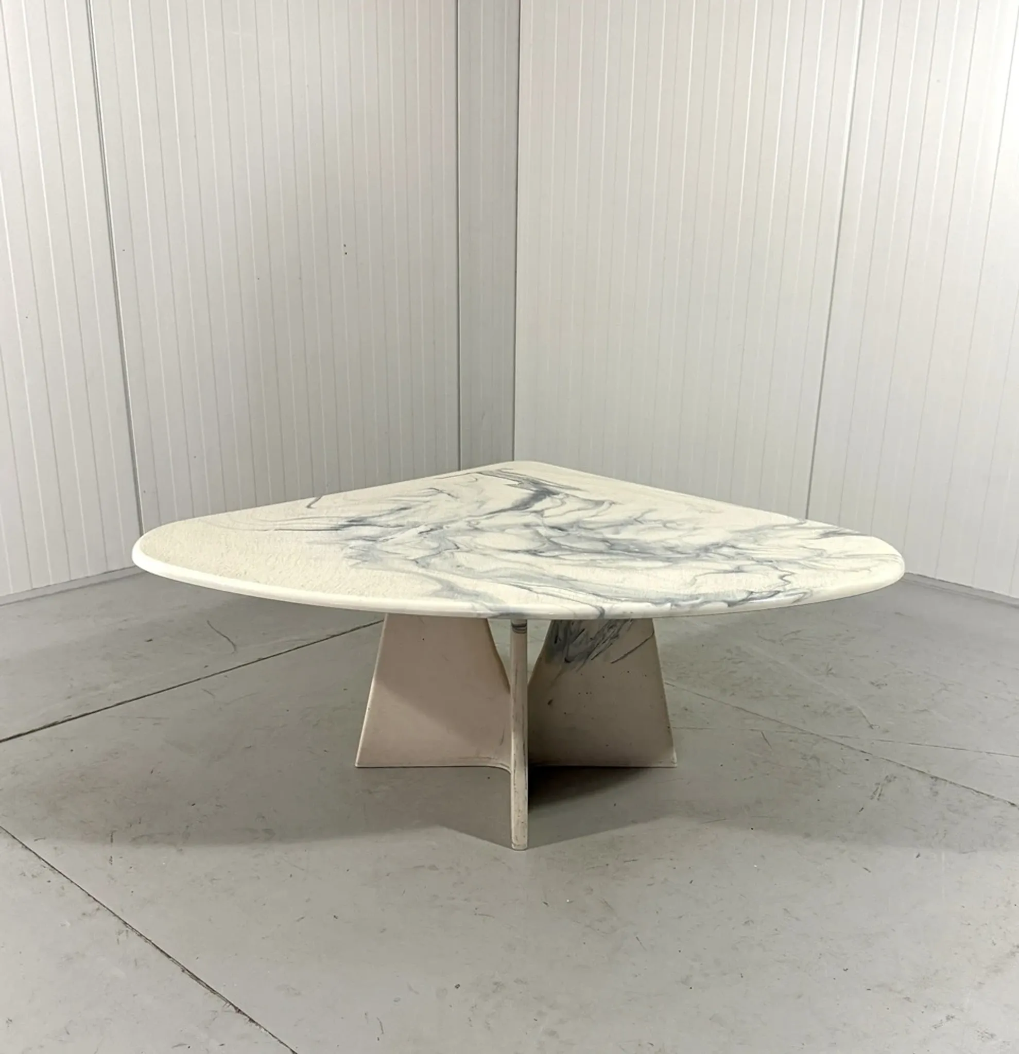 Table d'appoint en composite de marbre des années 1980