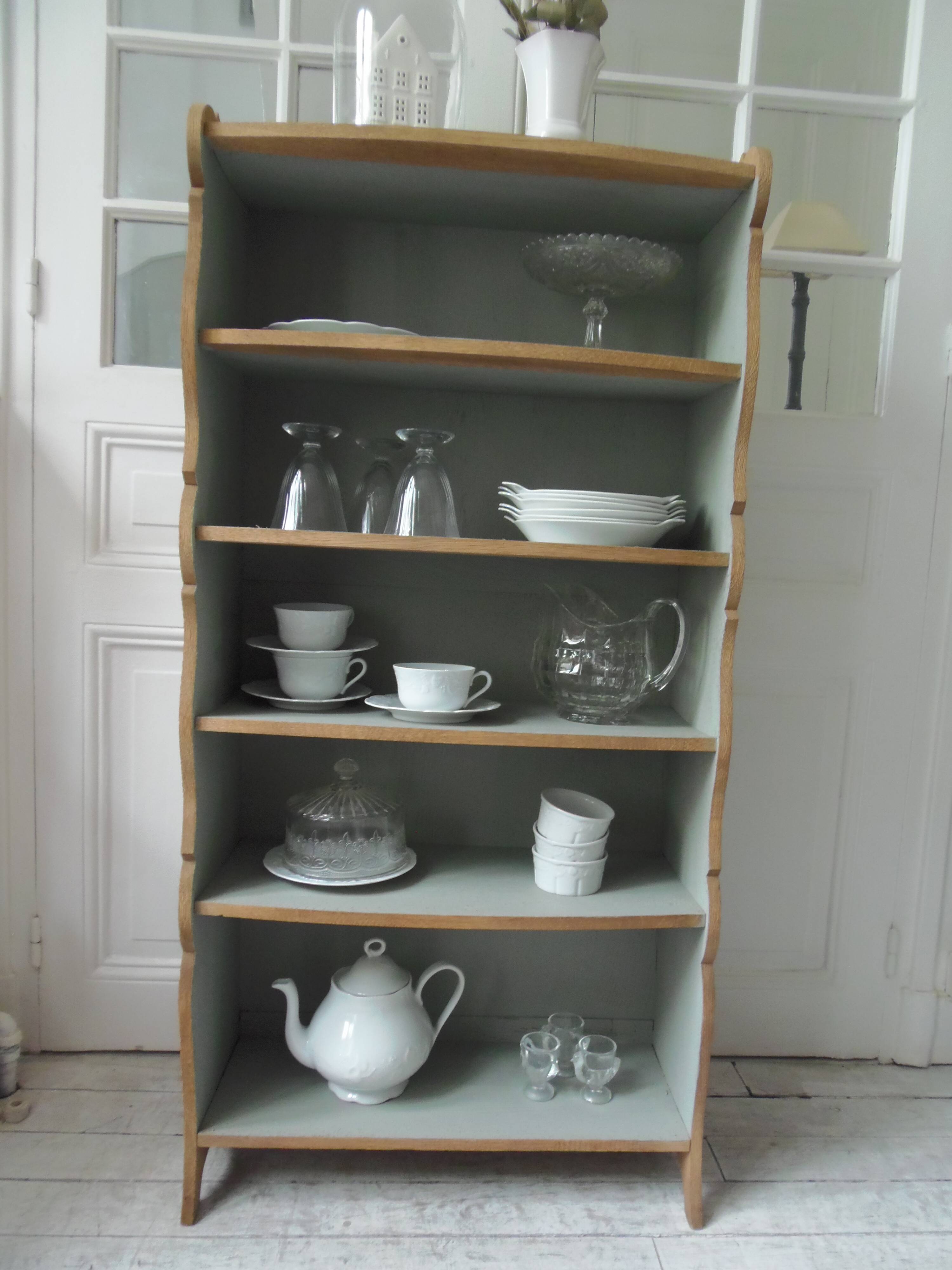 Small vintage bookcase, 5 fixed shelves, interior sublimated in verdigris, waxed finish.