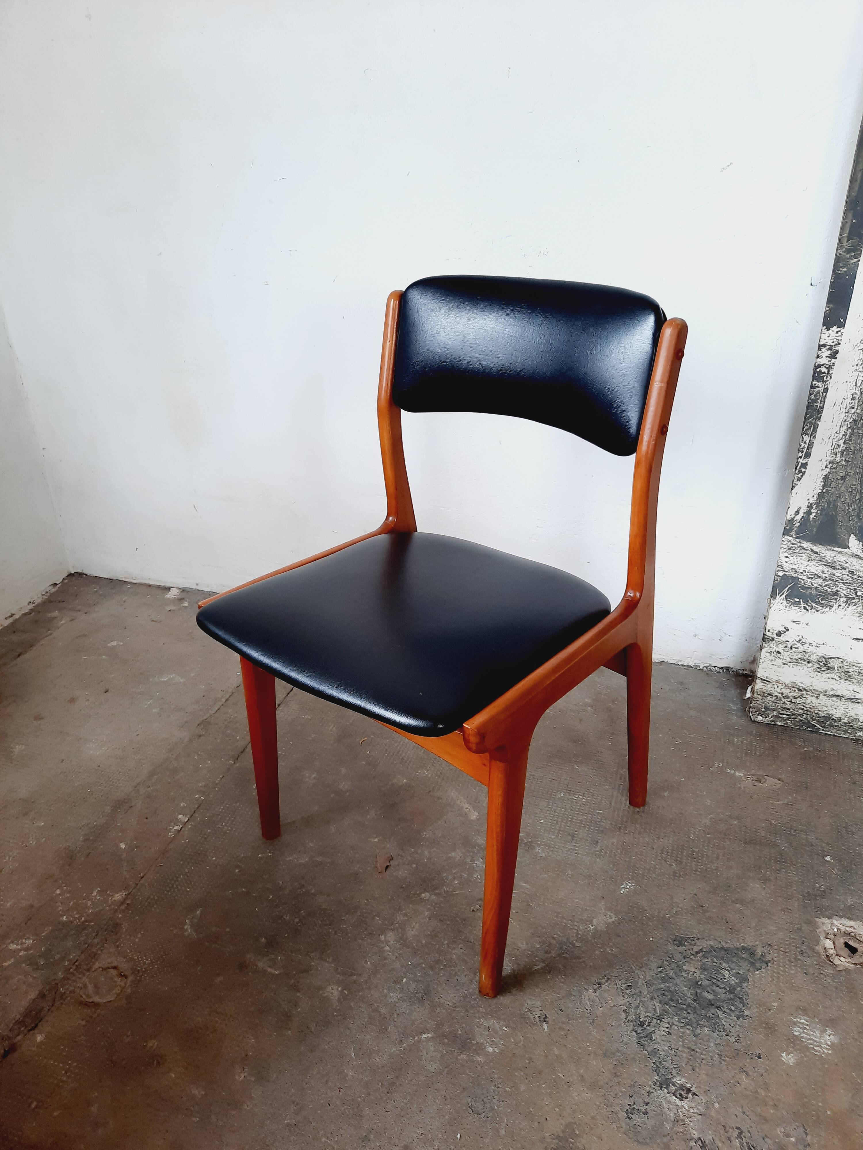 Set de 4 chaises scandinave,  Skaï  année  70
