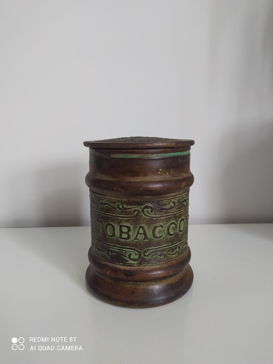 Pot à tabac en cuir et en verre