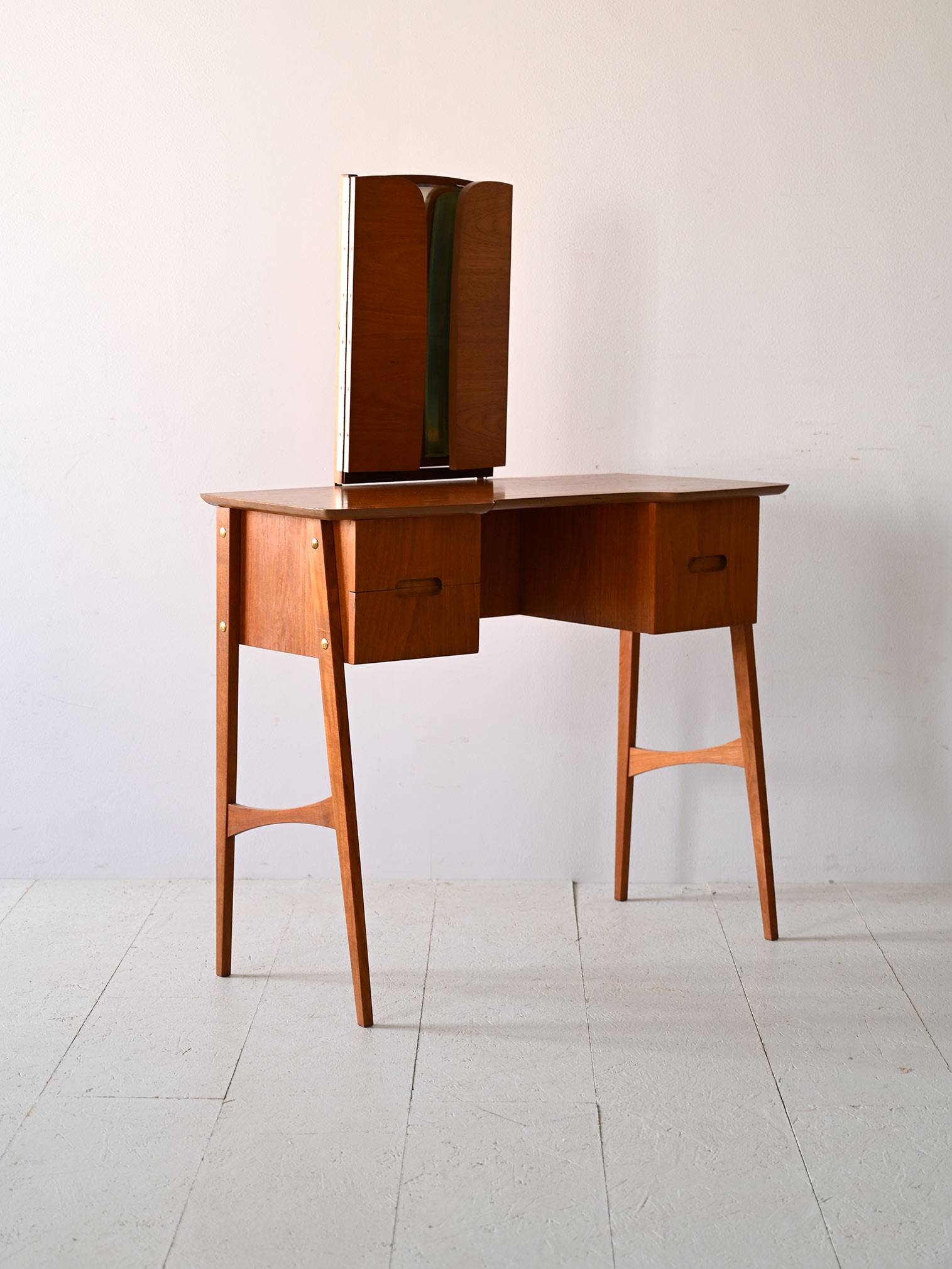 Scandinavian dressing table with mirror