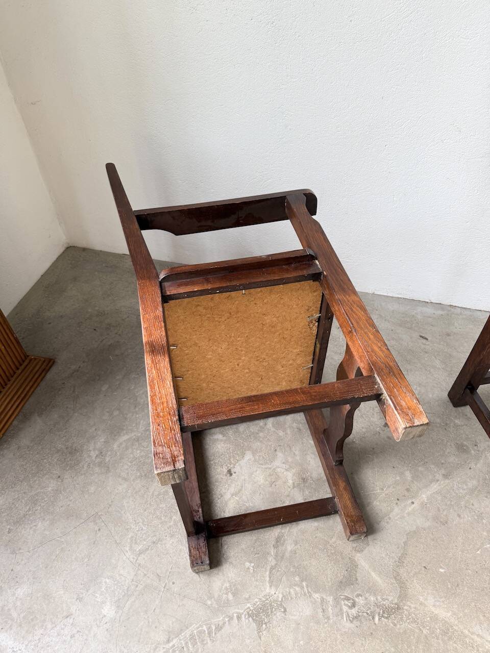 Paire de fauteuils style espagnol bois sculpté 1900