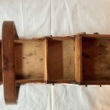 Petite travailleuse en bois vintage