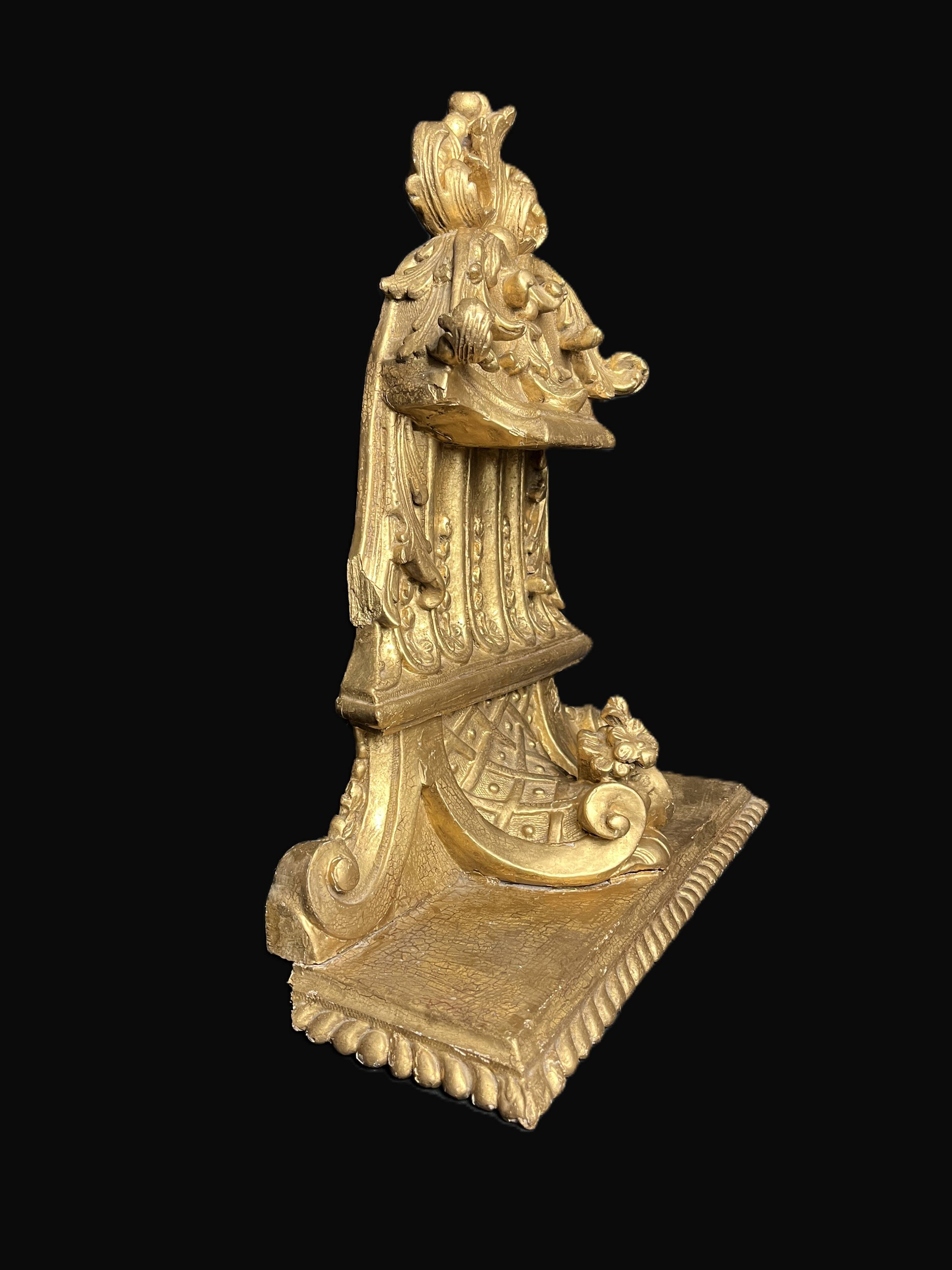 Church wall console shelf in carved gilded wood, 19th century.