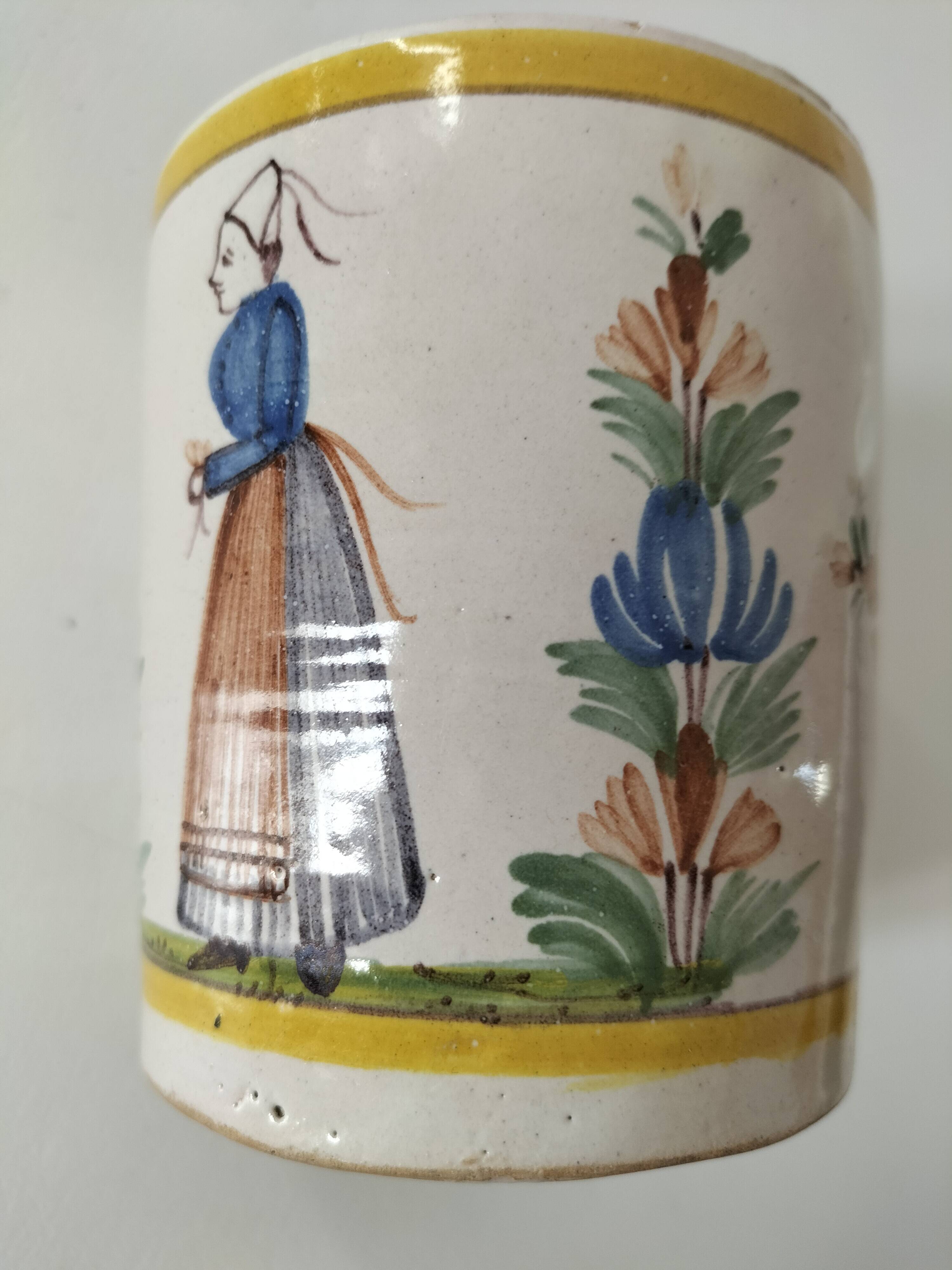 Antique Quimper Henriot jug-cup peasant style circa 1900.