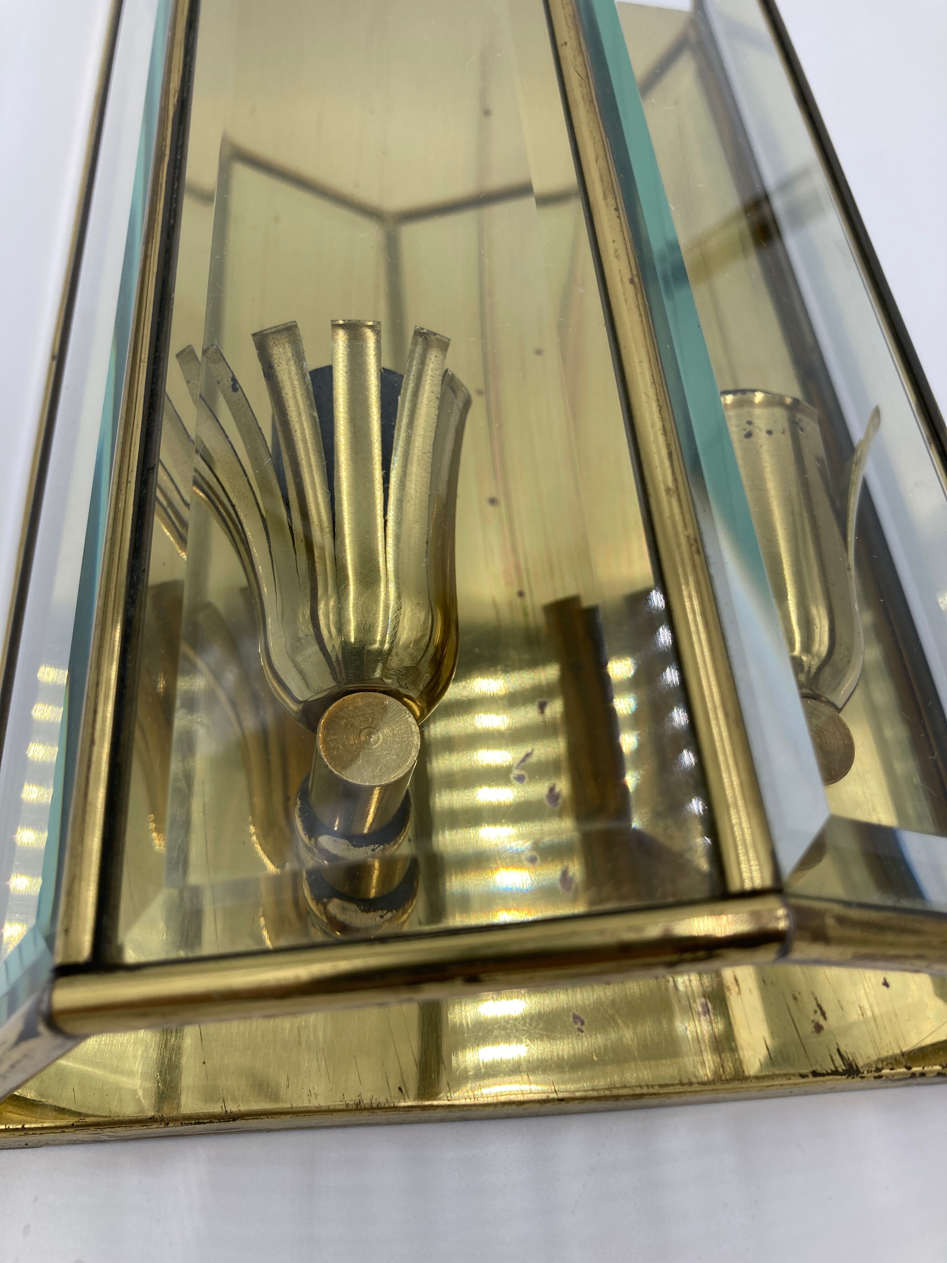 Applies two brass and glass fires