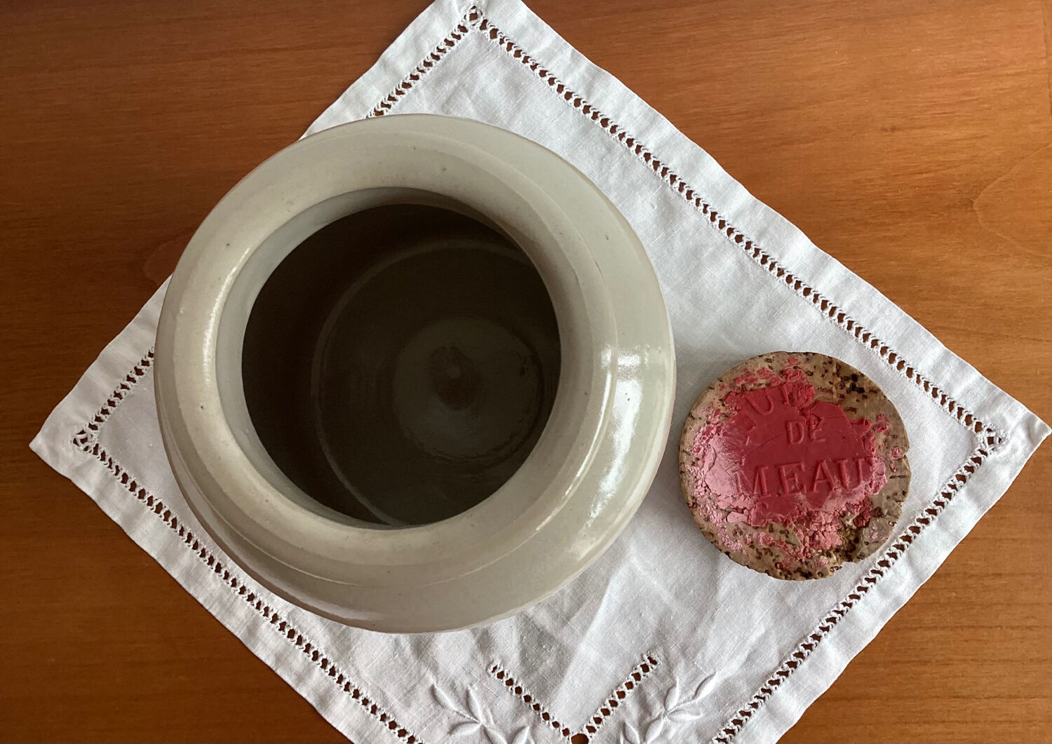 Glazed sandstone mustard pot Meaux