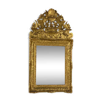 Miroir régence en bois sculpté doré début XVIIIème siècle