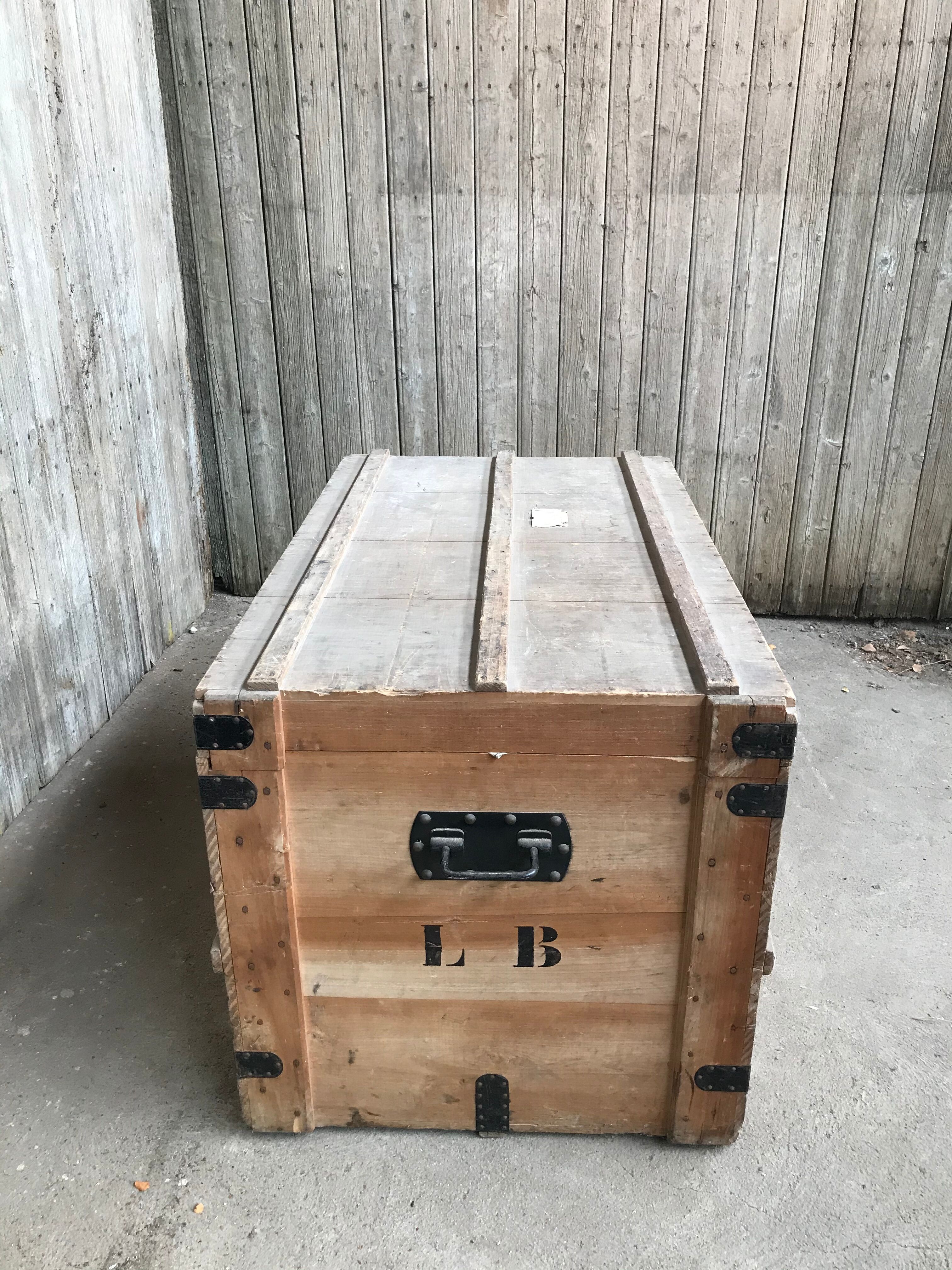 Louis Carré travel trunk