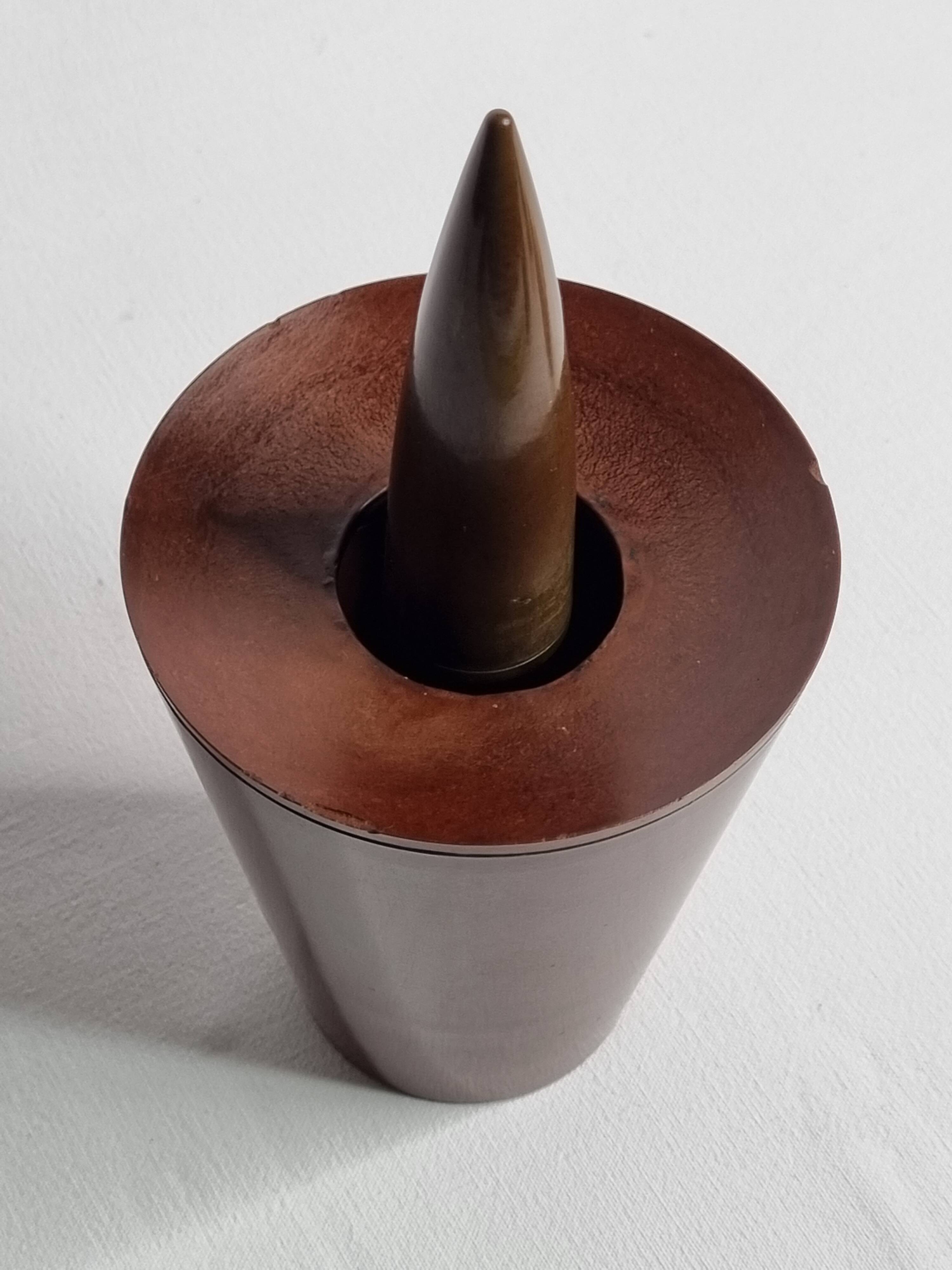 "Joe Cactus" ashtray in two-tone bakelite – Philippe Starck – Original OWO edition (1990-1995)