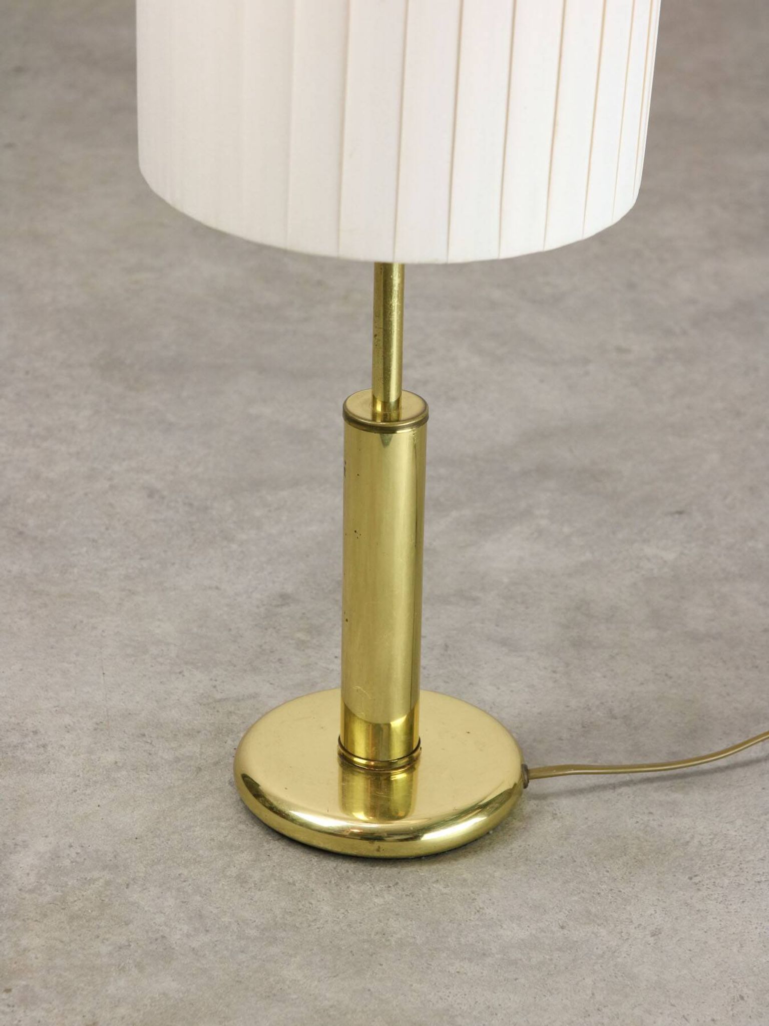 Lampe de table vintage en laiton italien