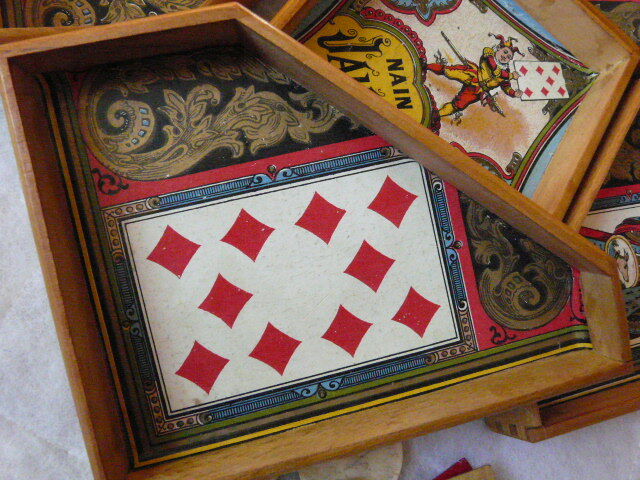 Yellow Dwarf in wooden dated 1921 with tokens