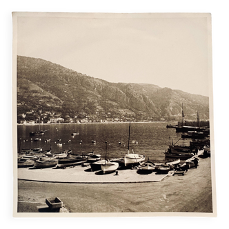 Photo of a small port, black and white, 1960
