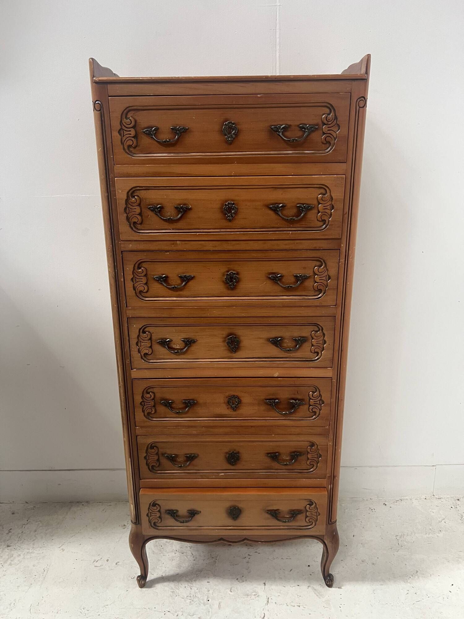 Regency-style chest of drawers in solid cherry wood, 20th century.