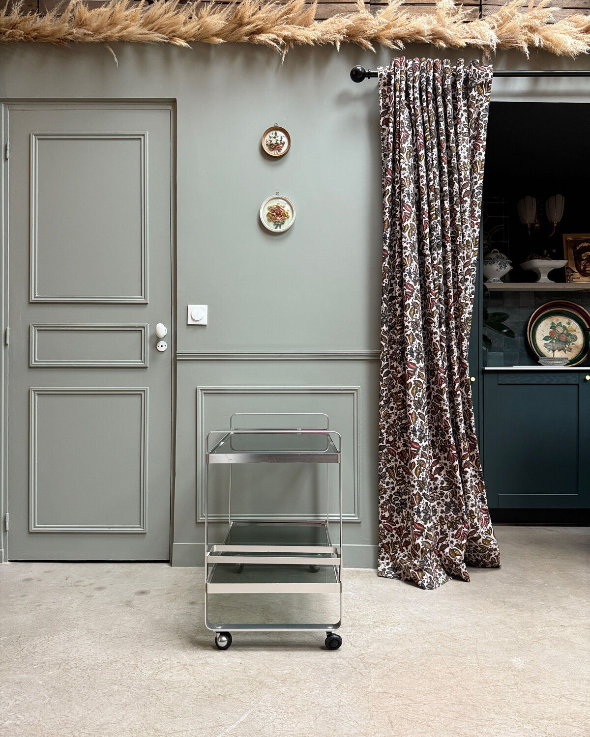 Vintage 70s serving cart in chromed metal and smoked glass