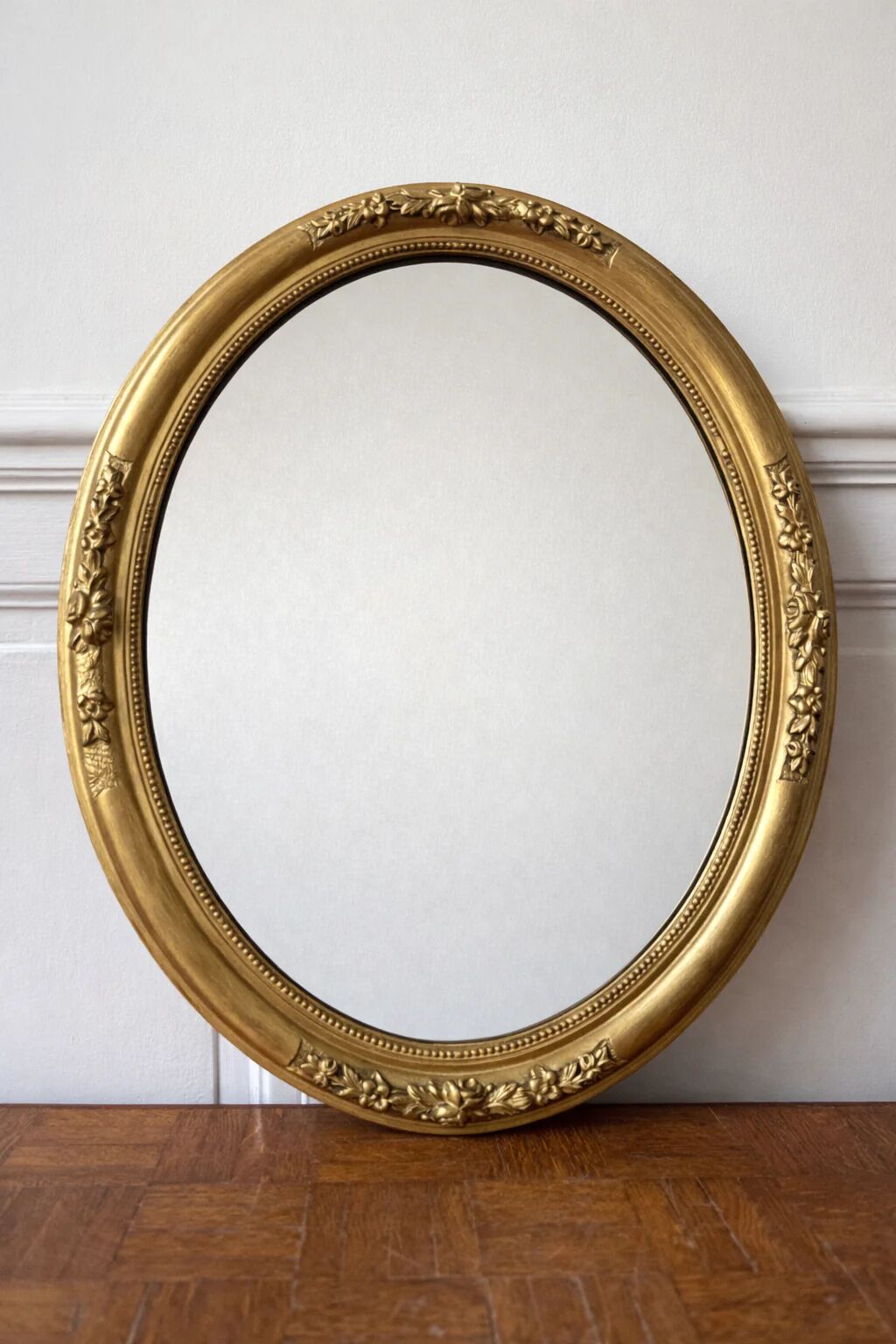 Oval gold mirror - Victorian style