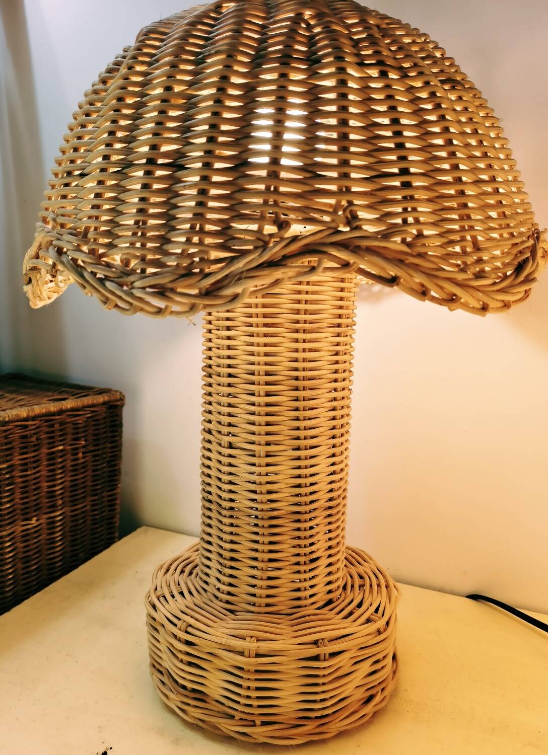 Rattan table lamp