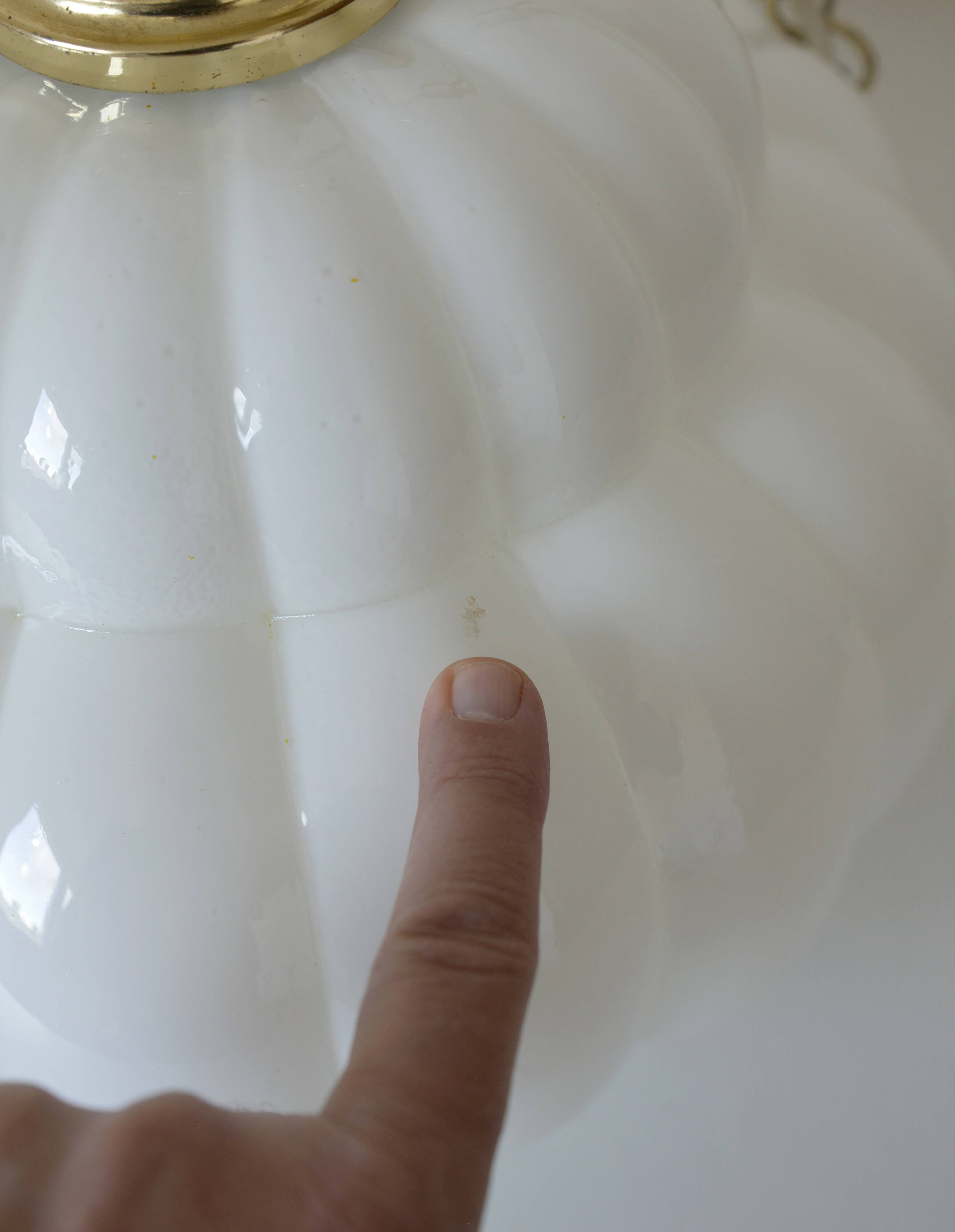 Suspension vintage en verre opalin blanc / Éclairage éclectique années 1970