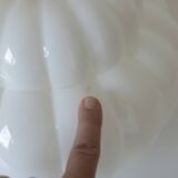 Suspension vintage en verre opalin blanc / Éclairage éclectique années 1970